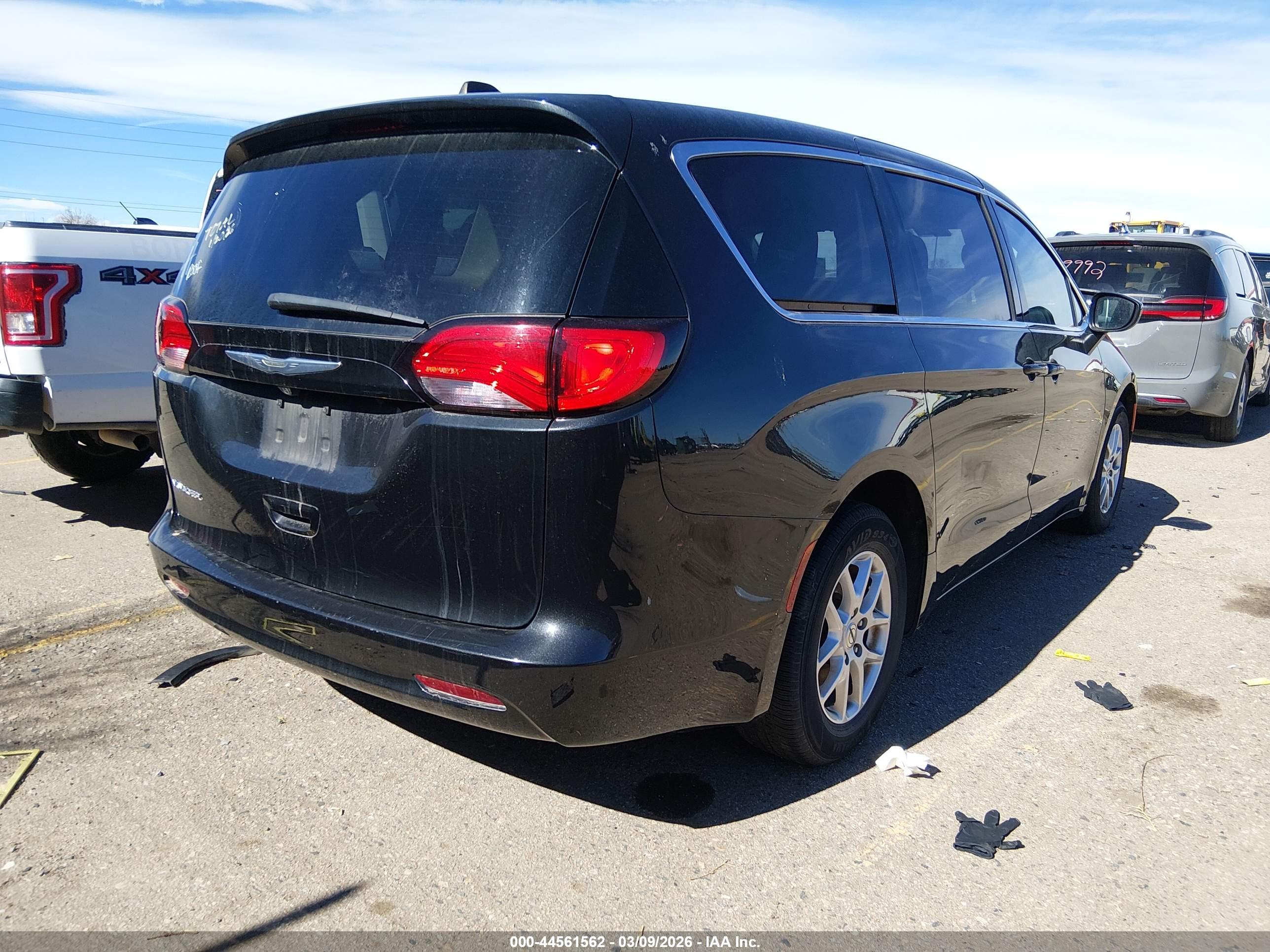 CHRYSLER VOYAGER image 4