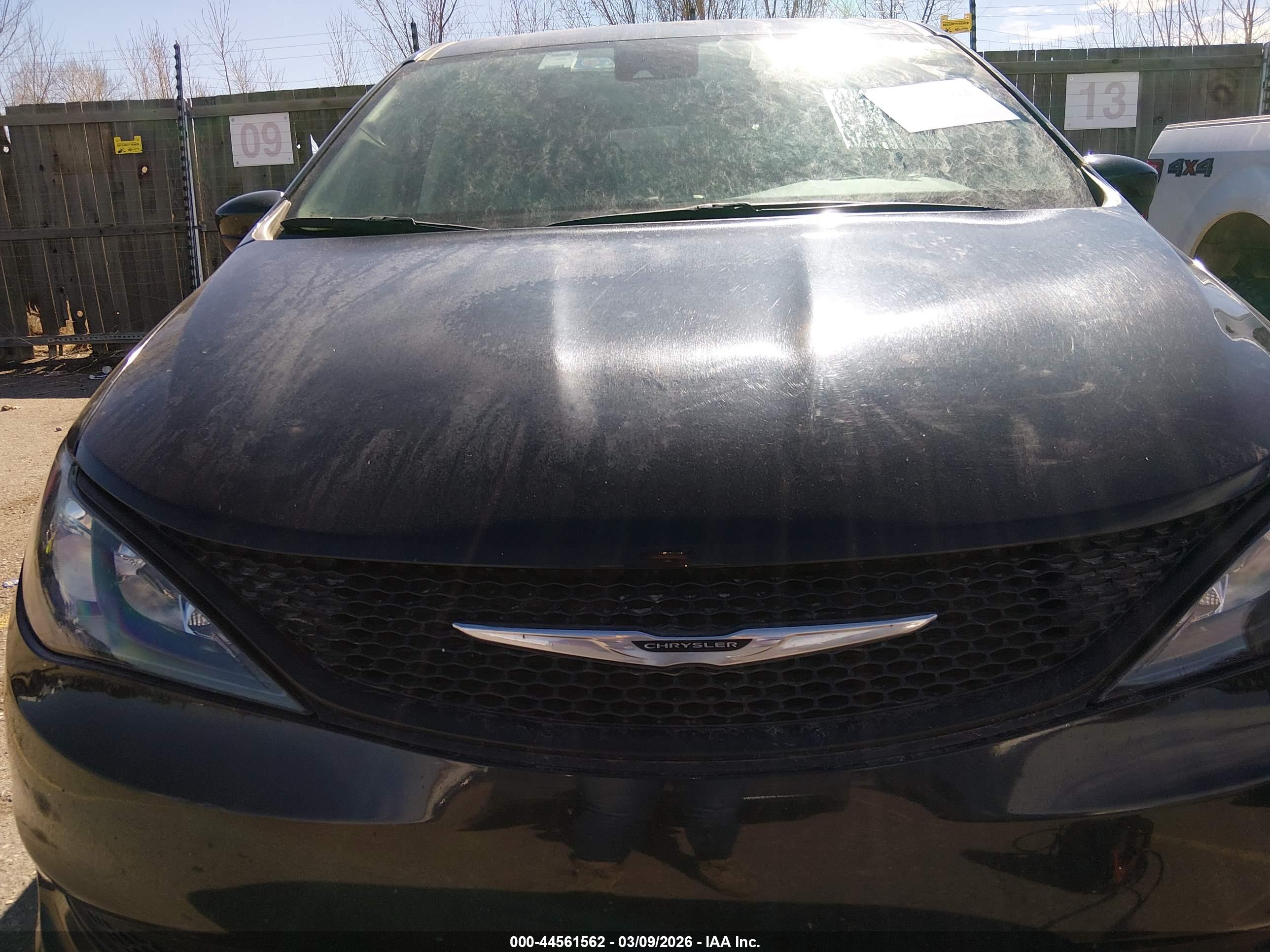 CHRYSLER VOYAGER image 6