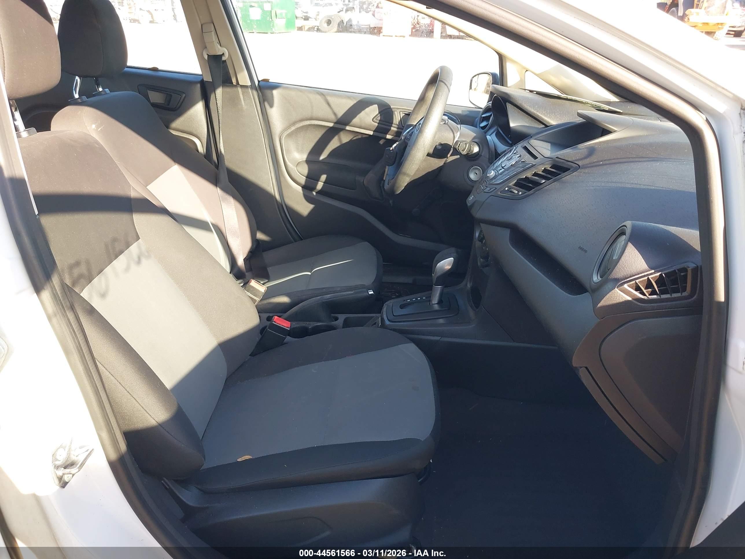 FORD FIESTA image 5