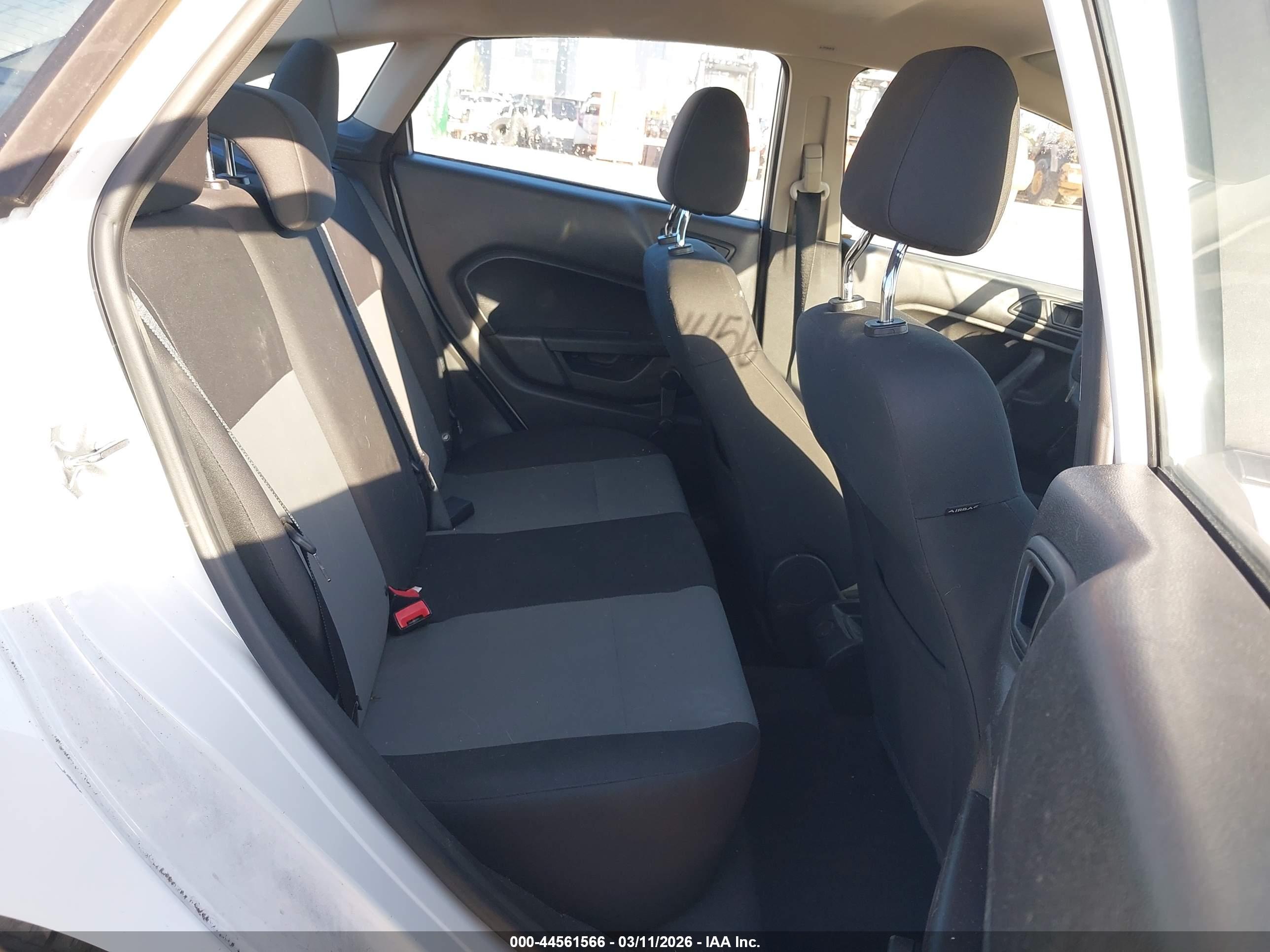 FORD FIESTA image 8
