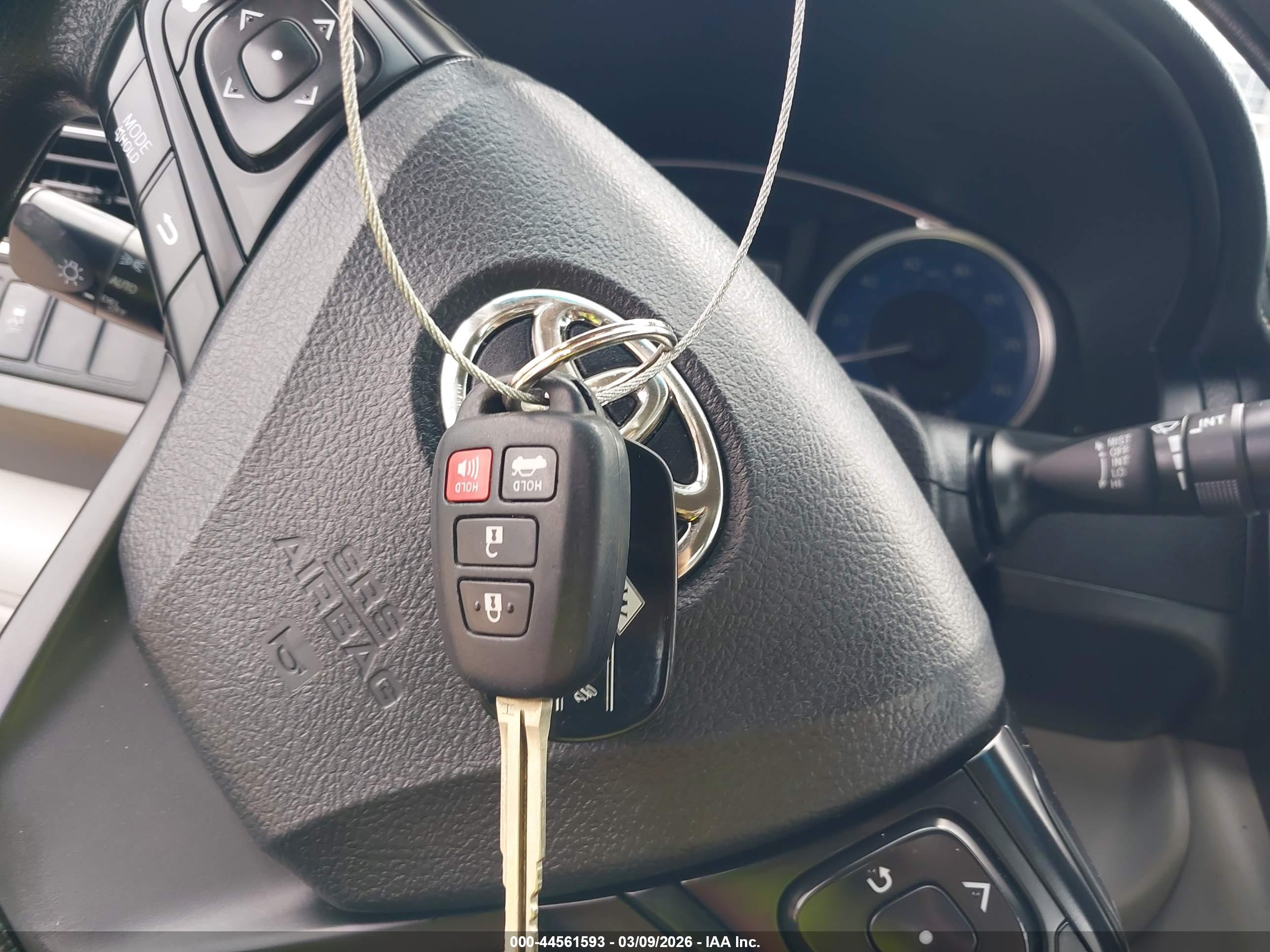 TOYOTA CAMRY image 11