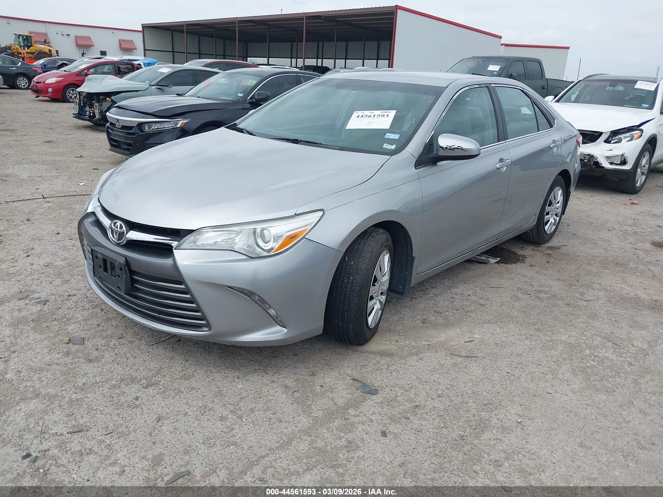 TOYOTA CAMRY image 2