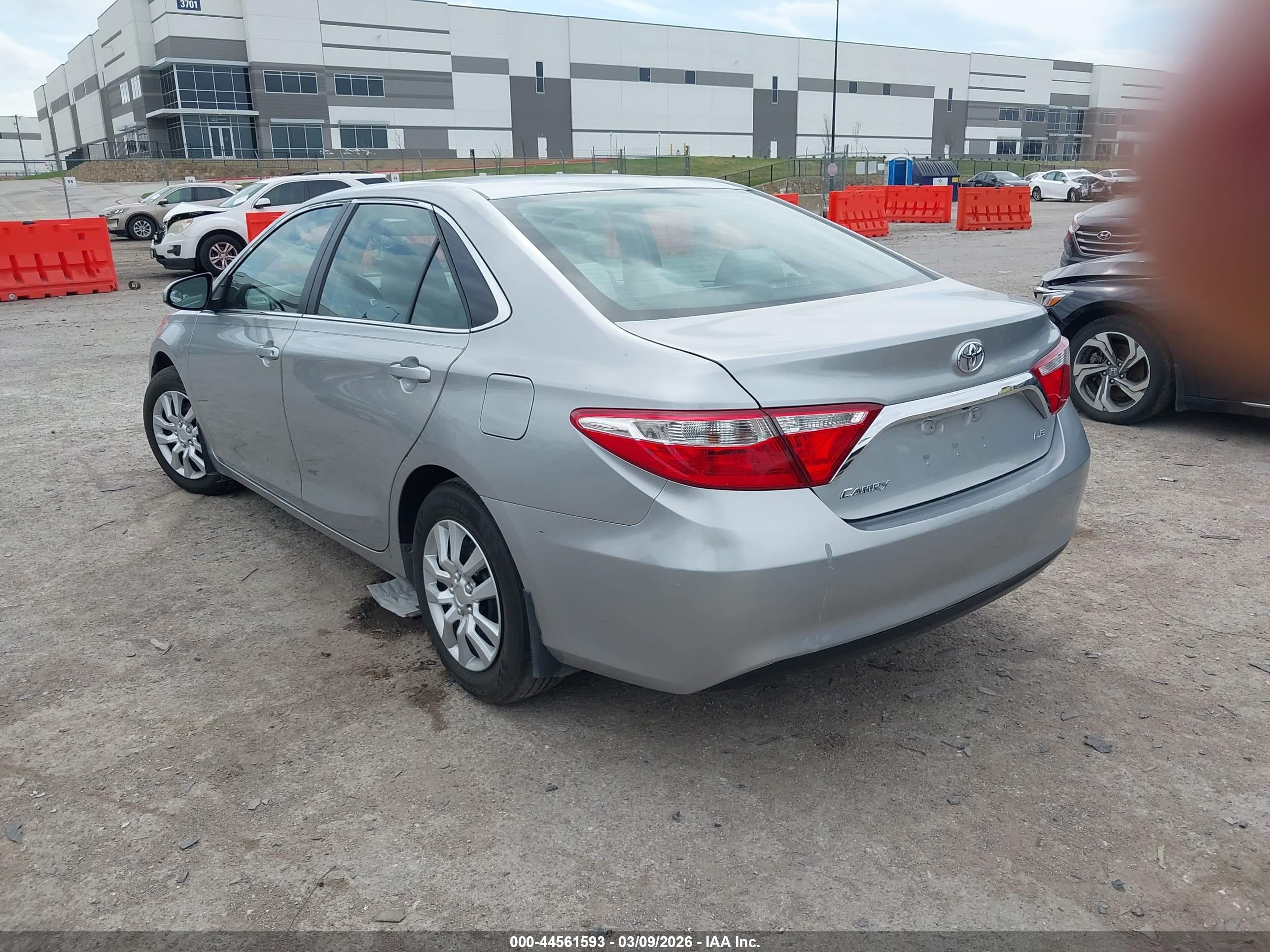 TOYOTA CAMRY image 3