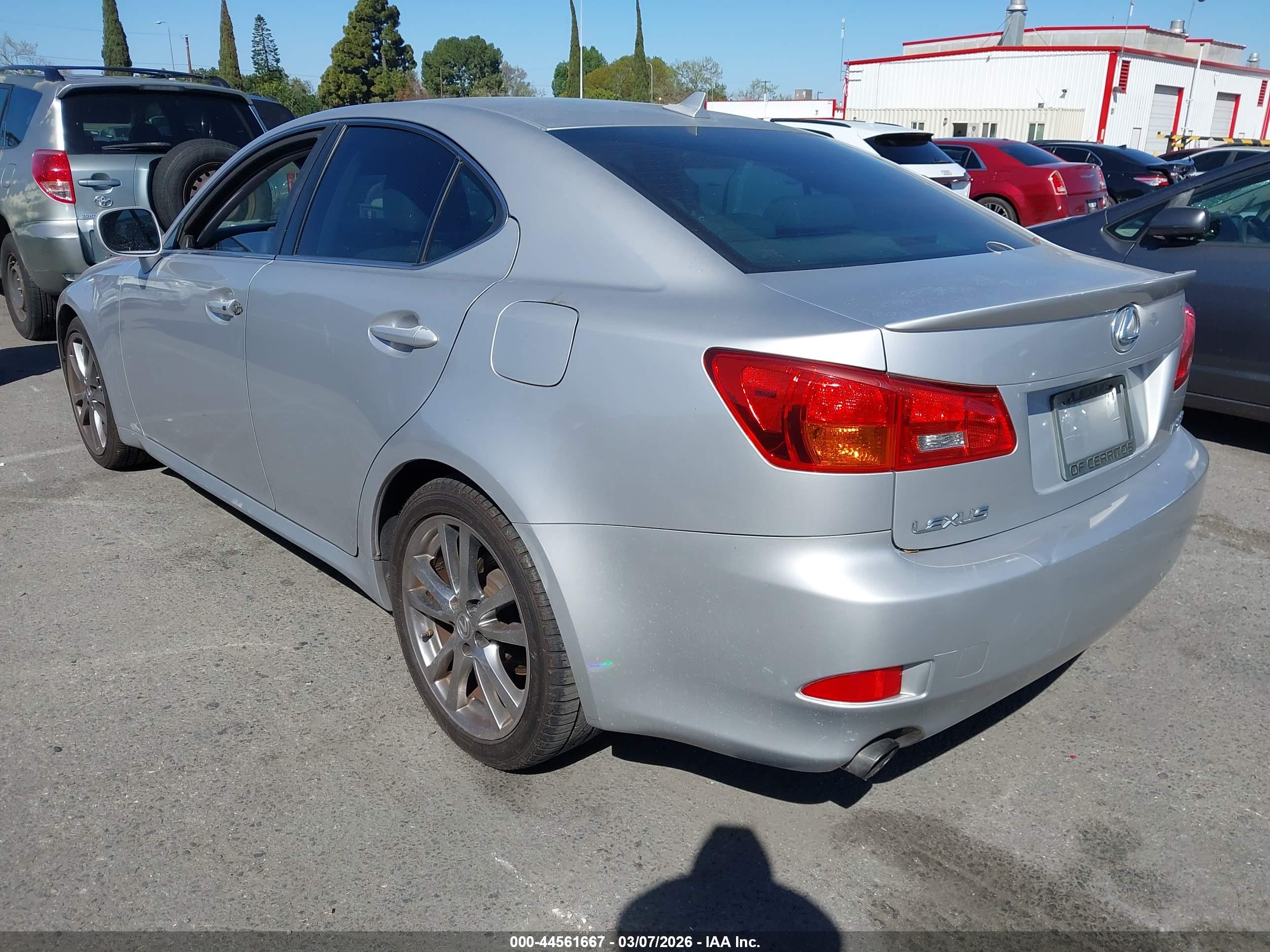 LEXUS IS image 3