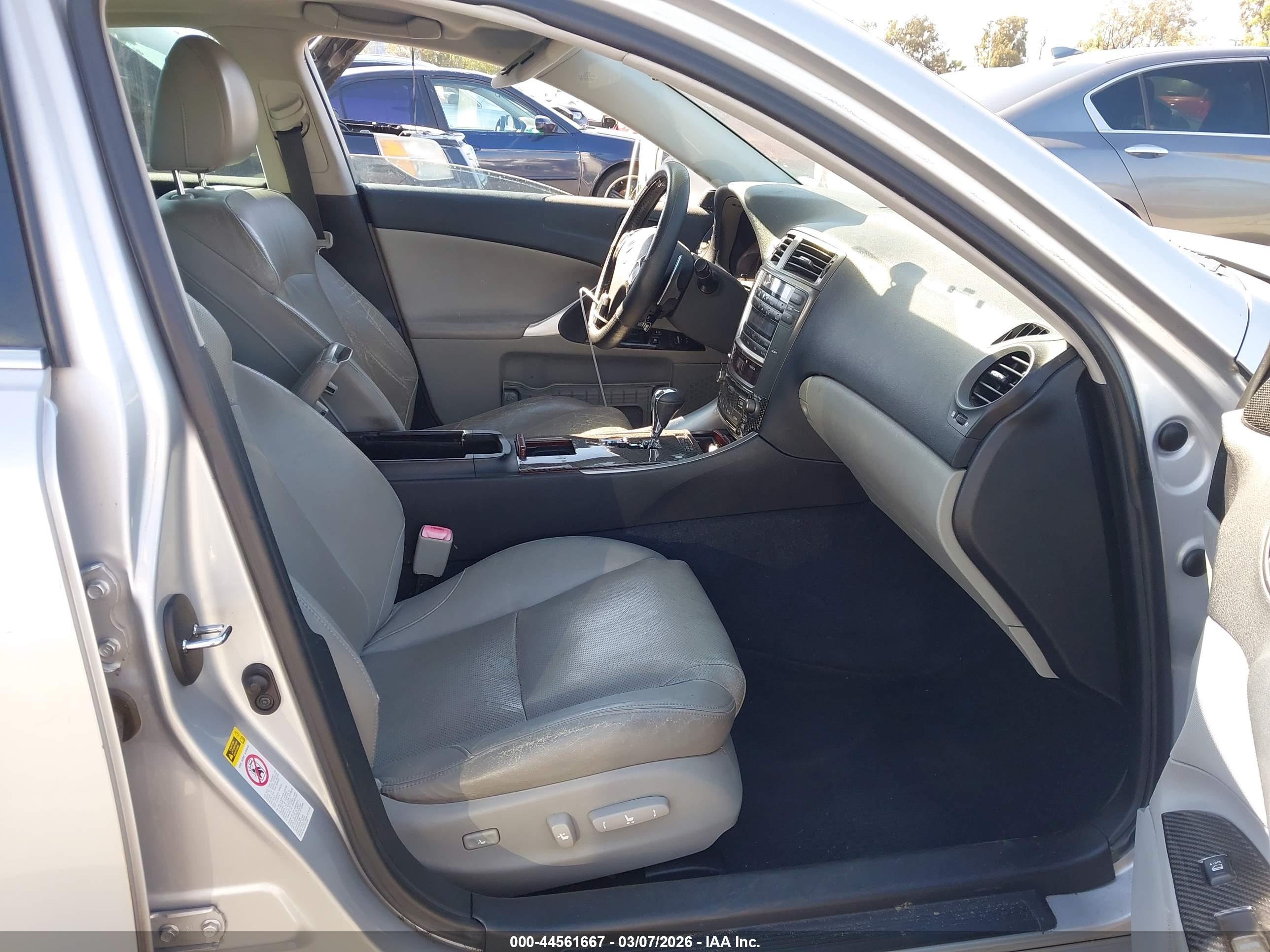 LEXUS IS image 5