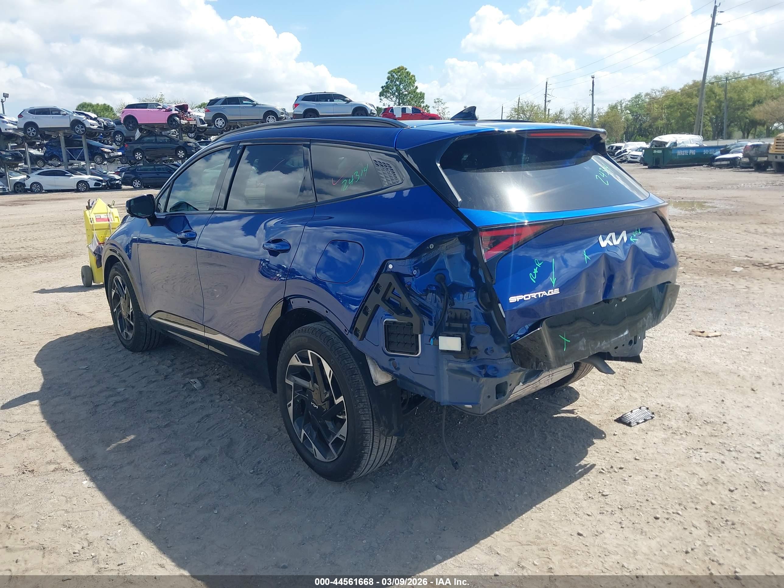 KIA SPORTAGE image 3