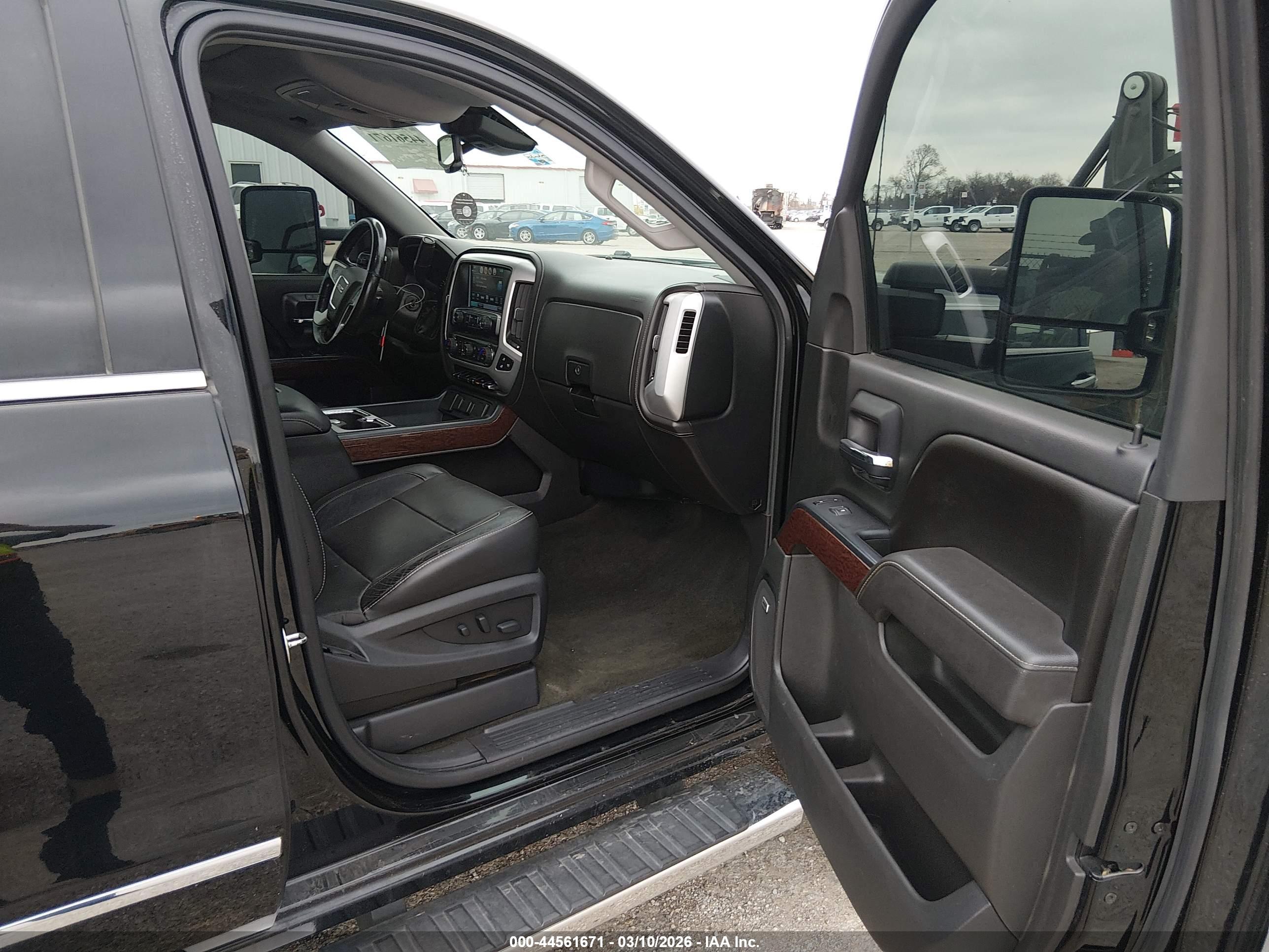 GMC SIERRA image 5