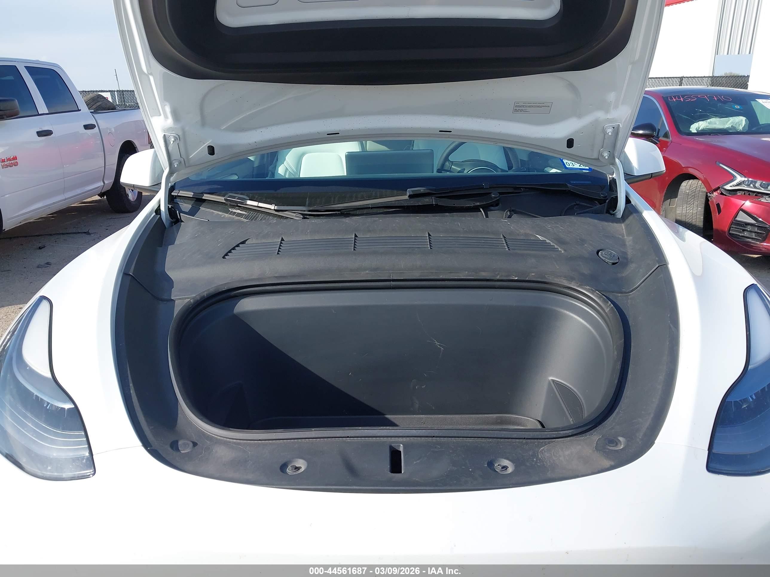 TESLA MODEL image 10