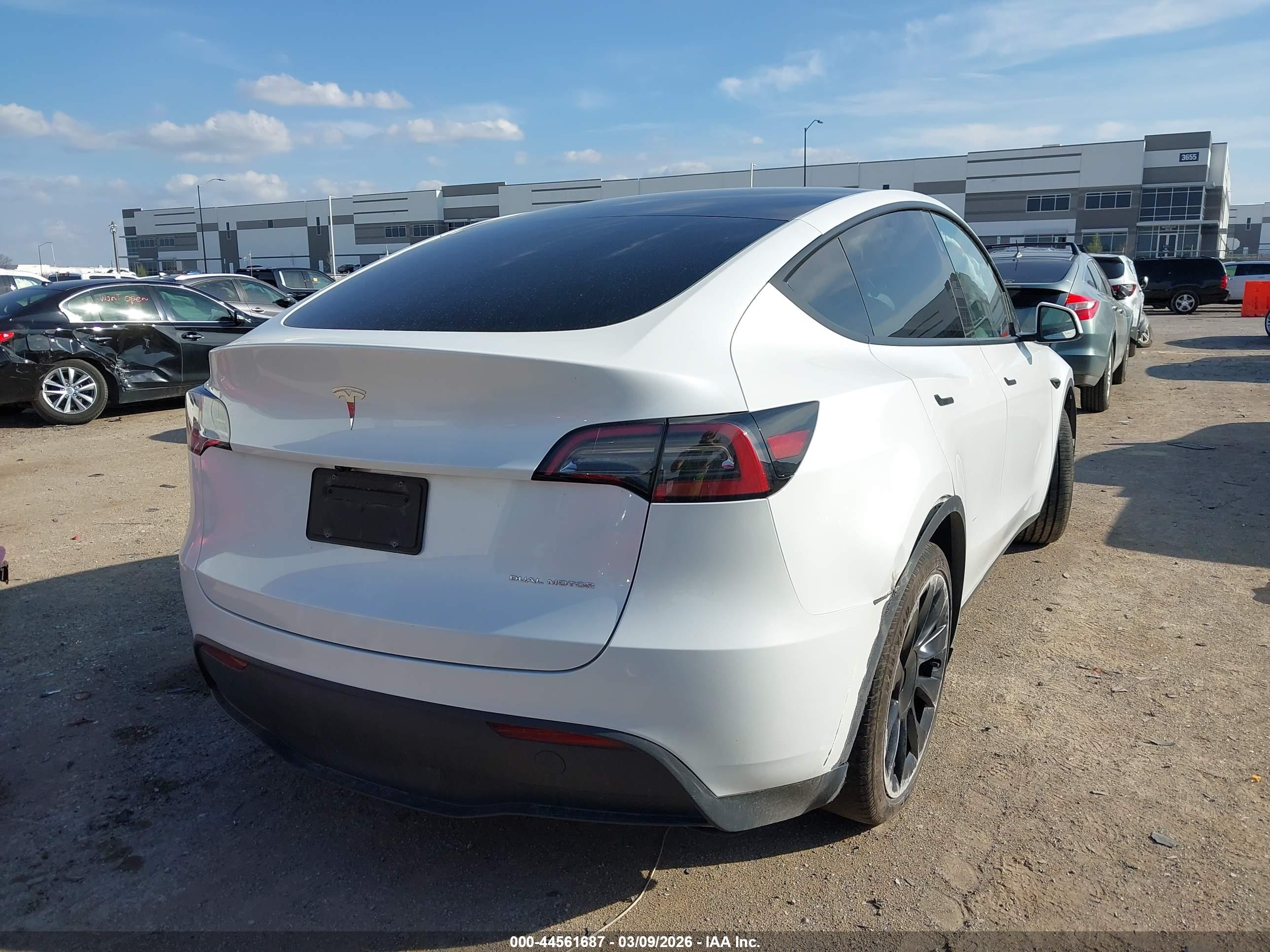 TESLA MODEL image 4