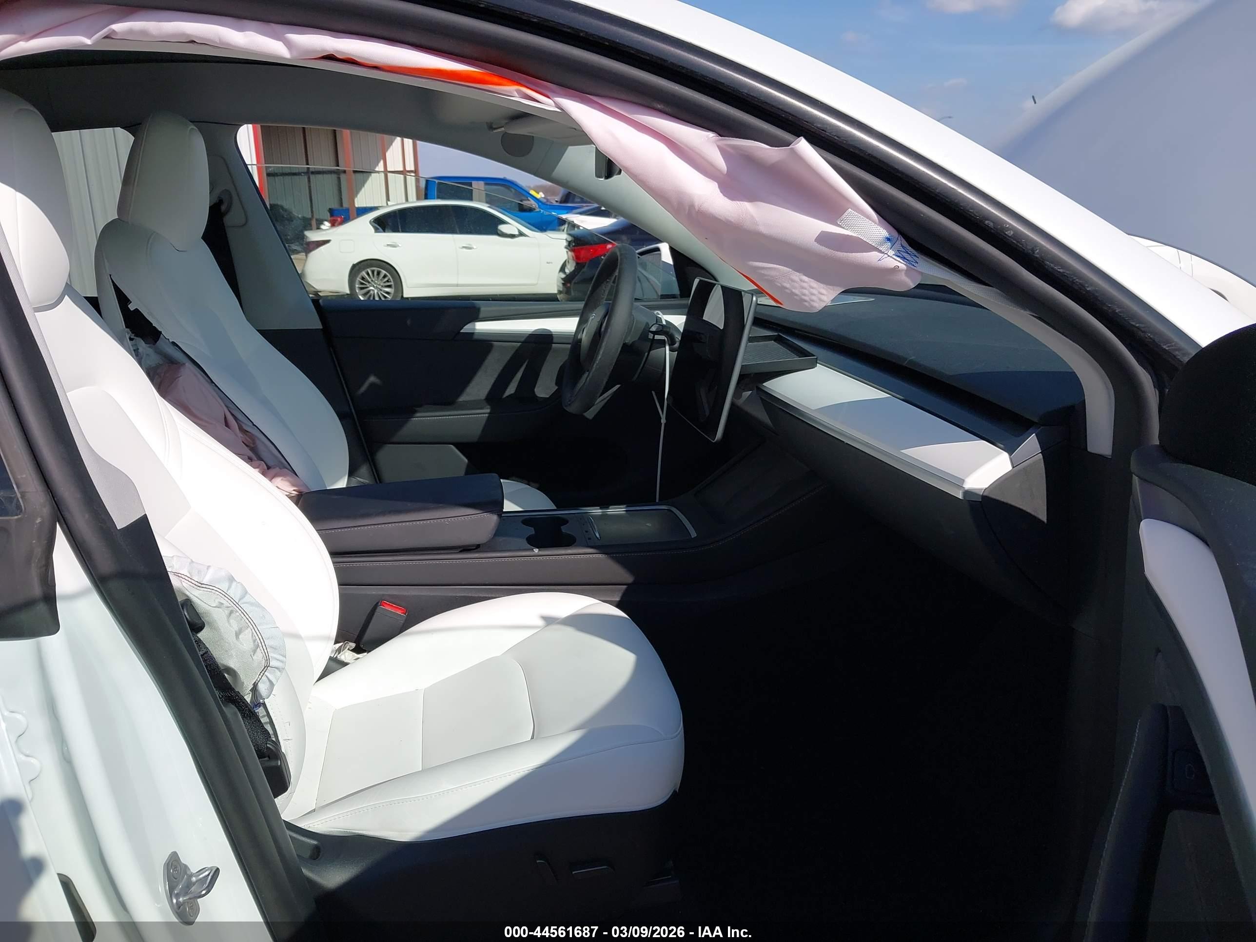 TESLA MODEL image 5
