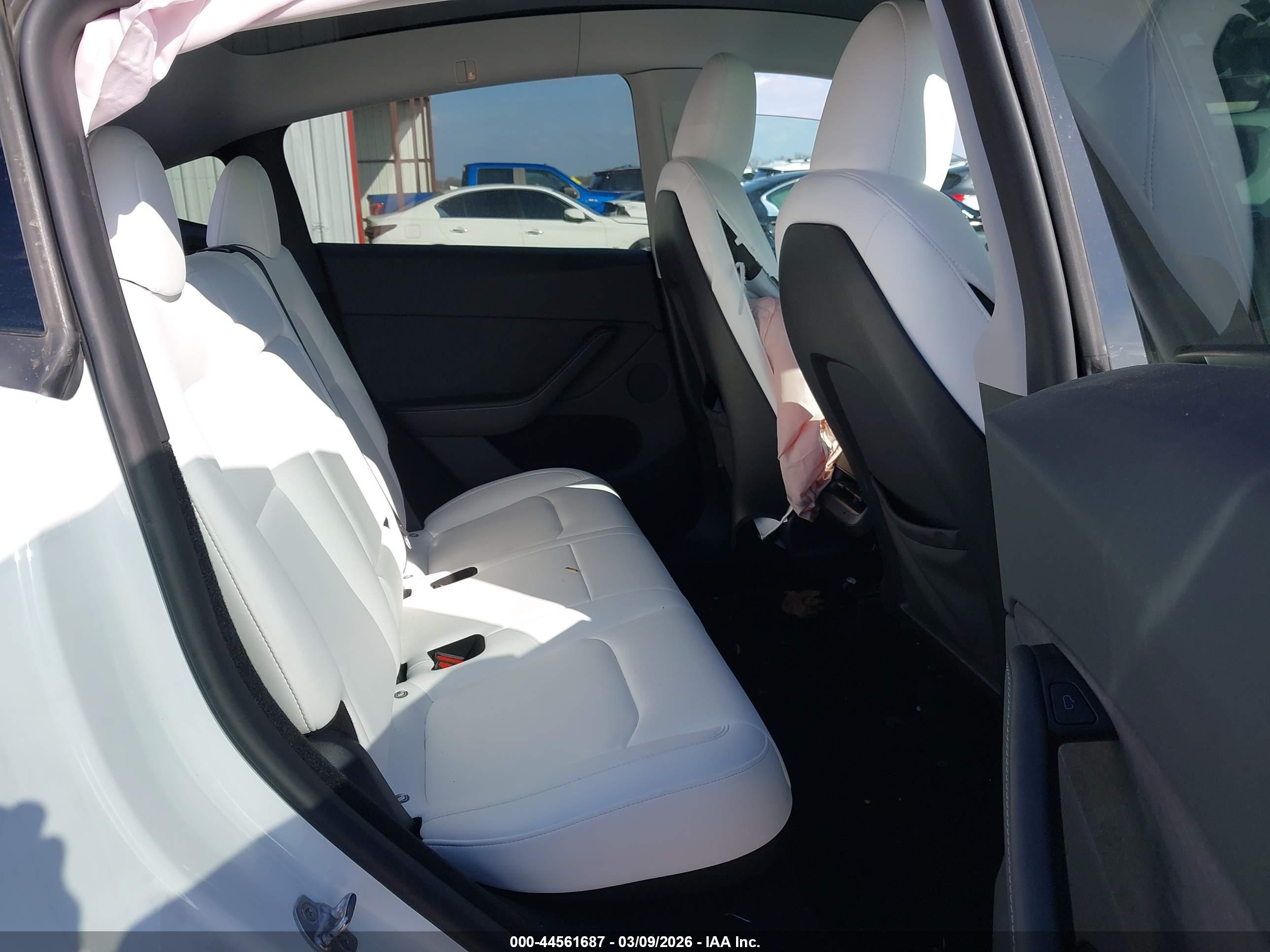 TESLA MODEL image 8