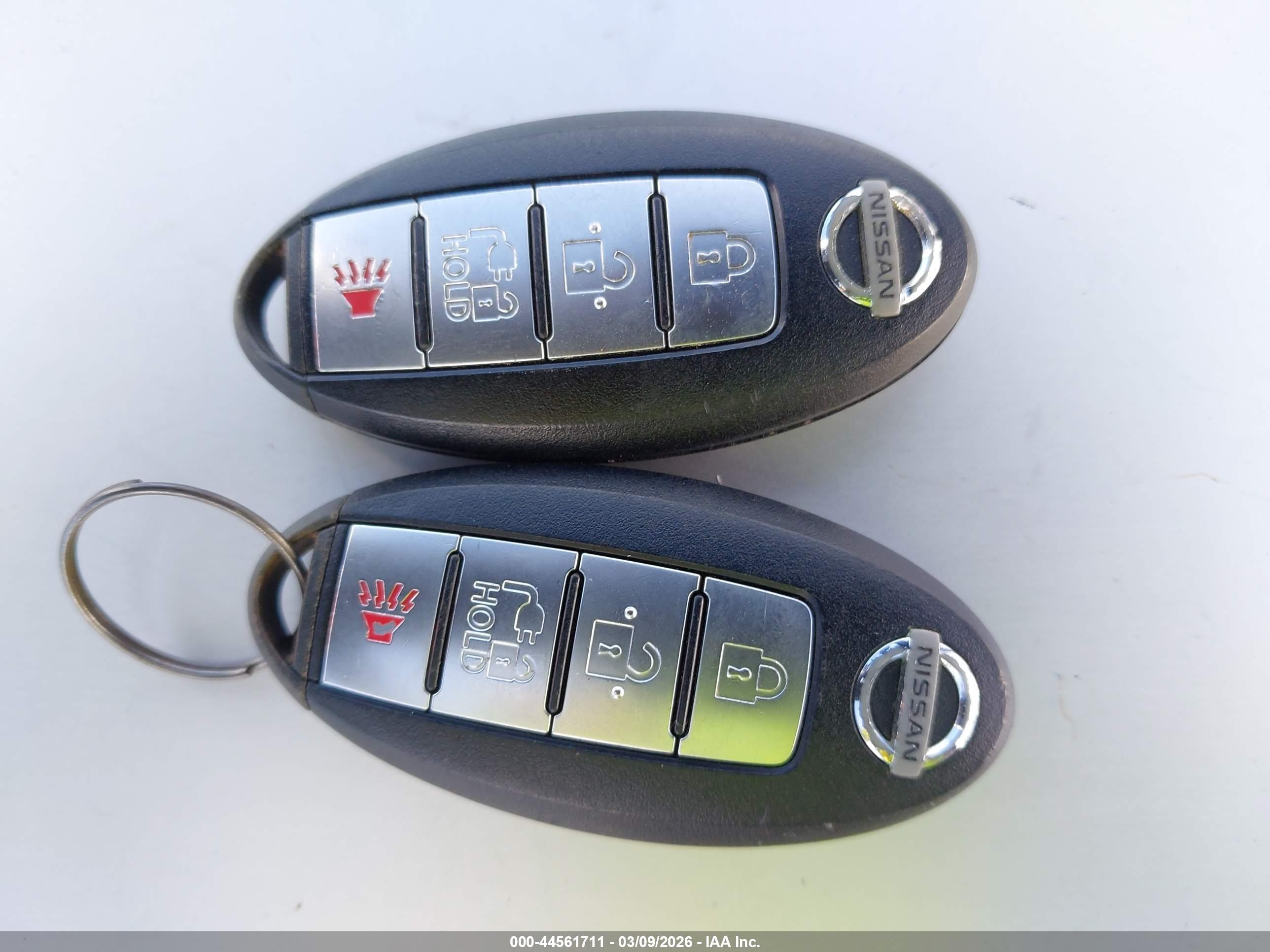 NISSAN LEAF image 11
