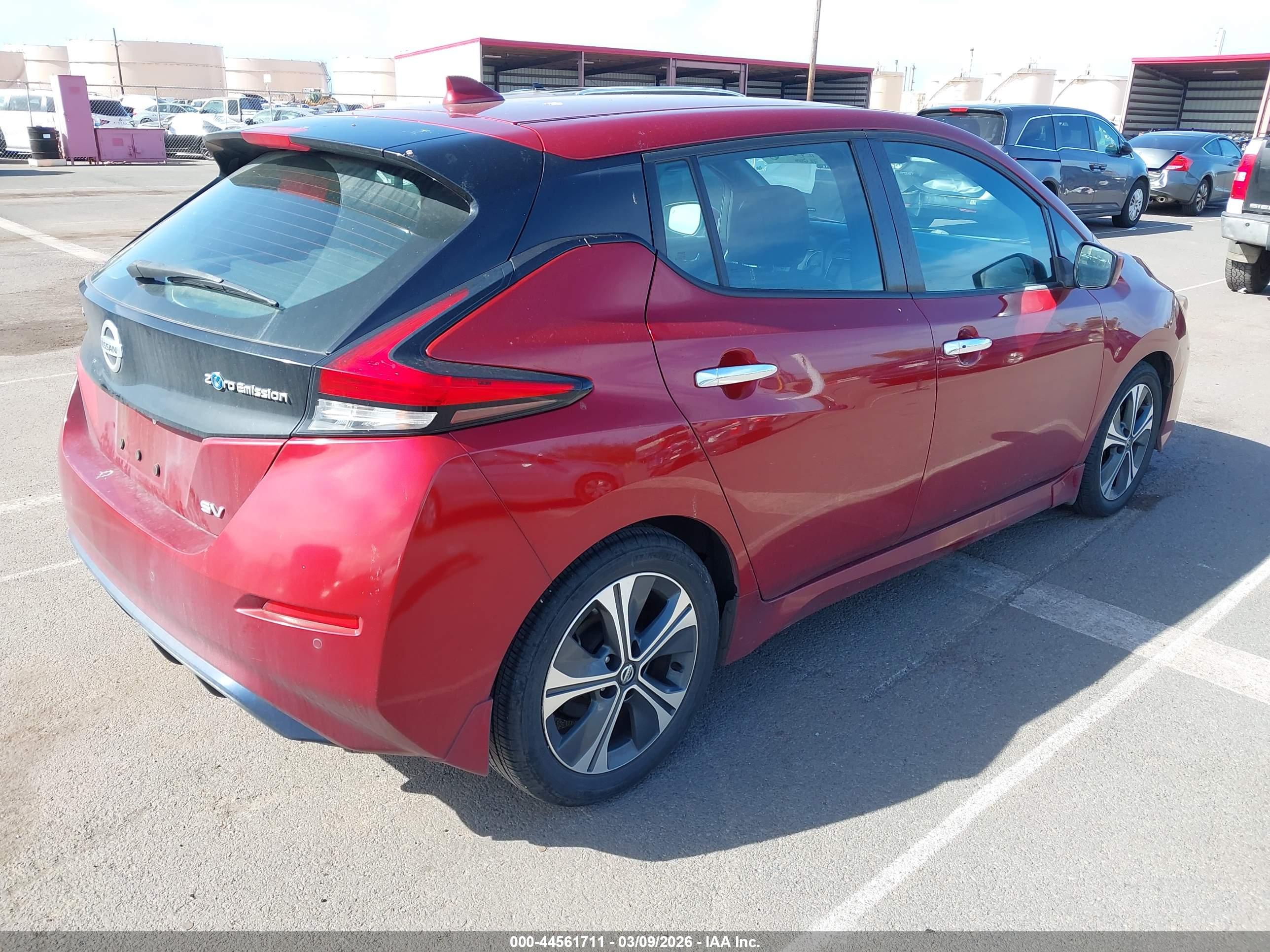 NISSAN LEAF image 4