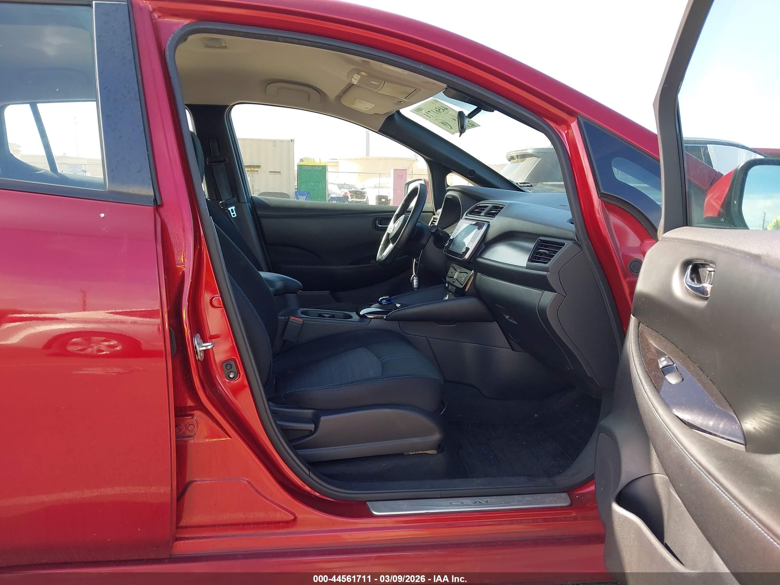 NISSAN LEAF image 5