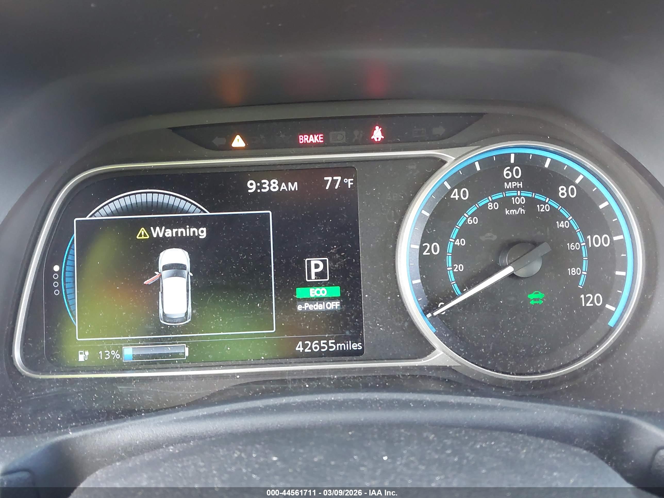NISSAN LEAF image 7