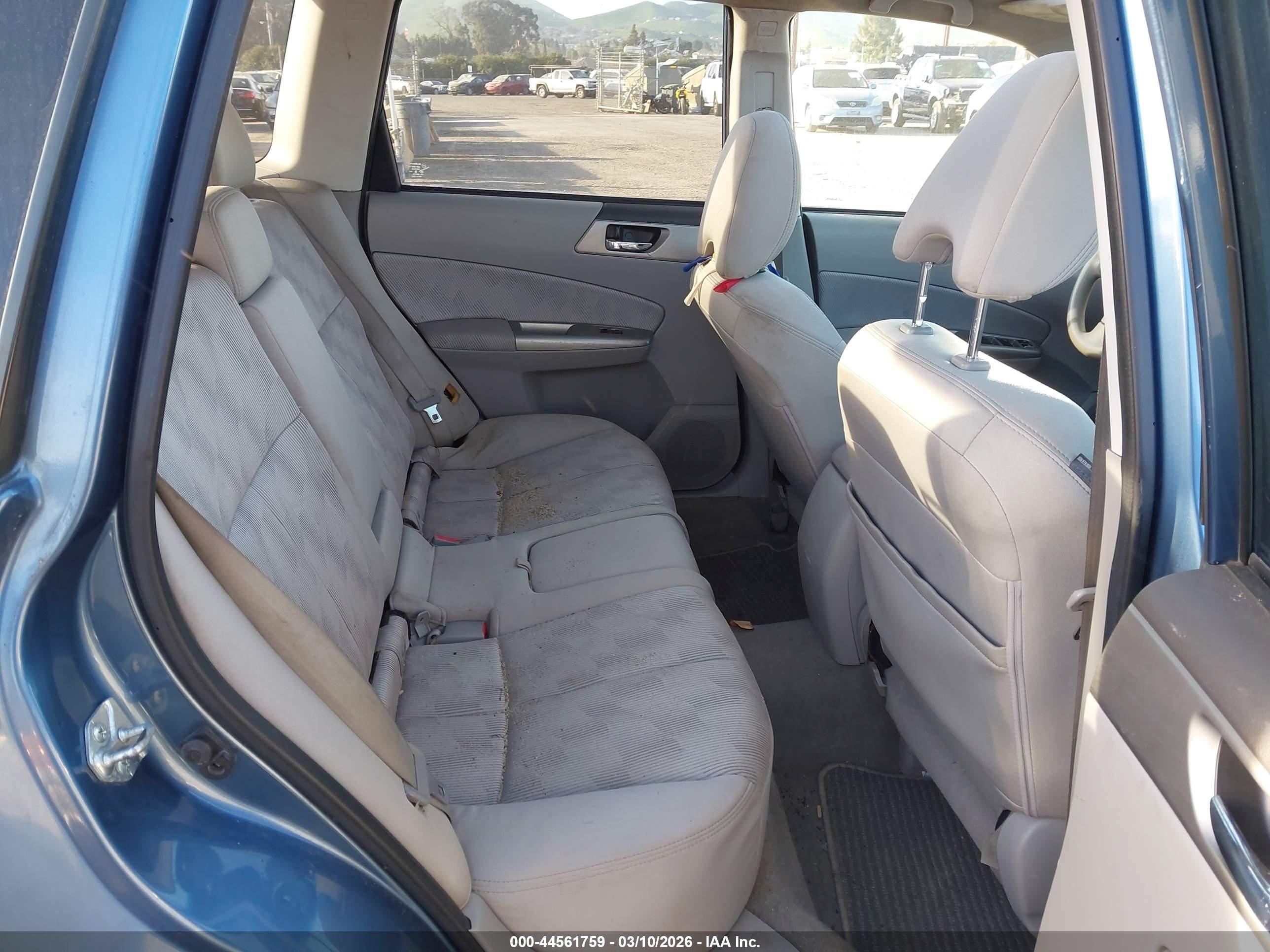 SUBARU FORESTER image 8