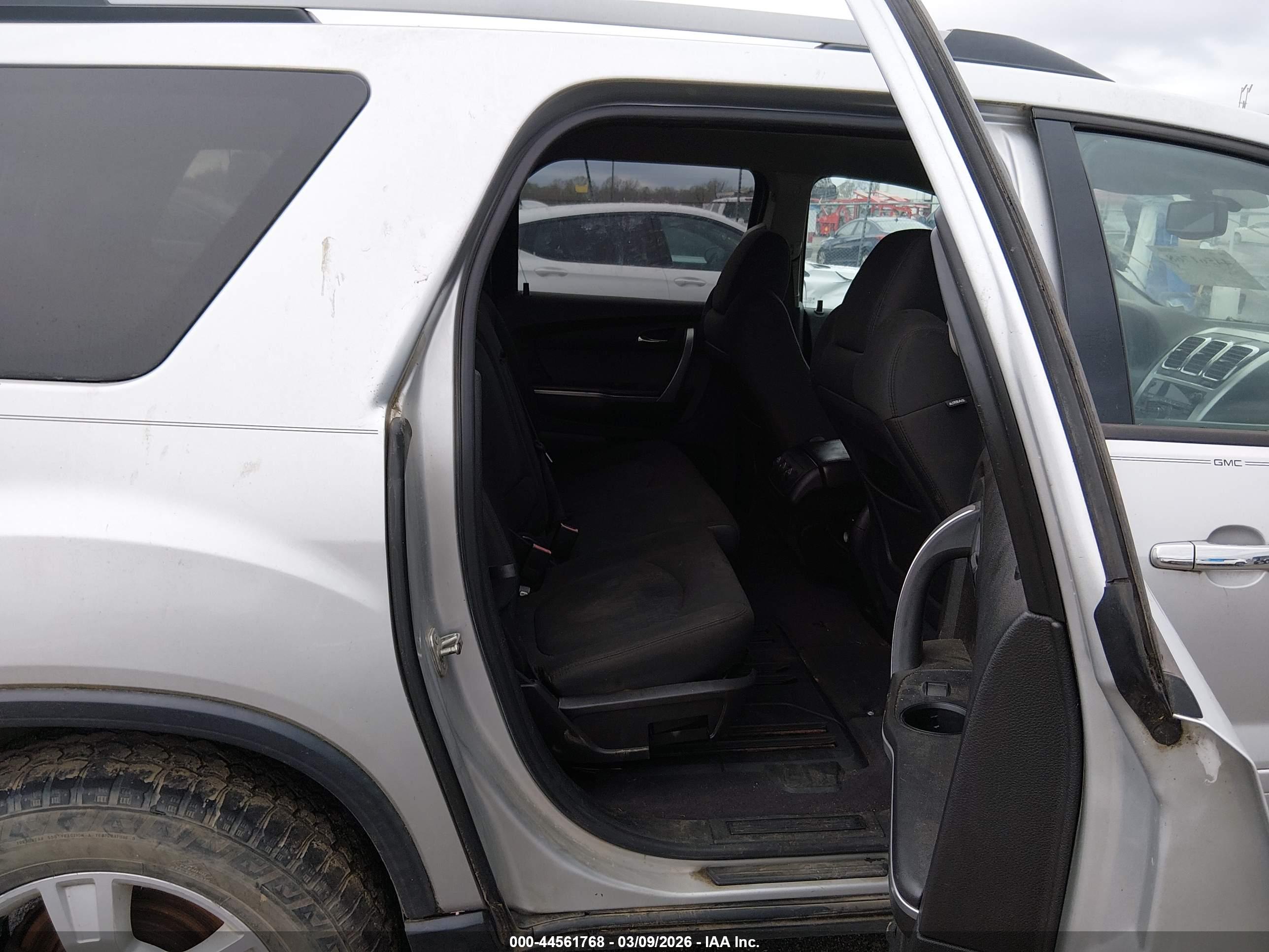 GMC ACADIA image 8