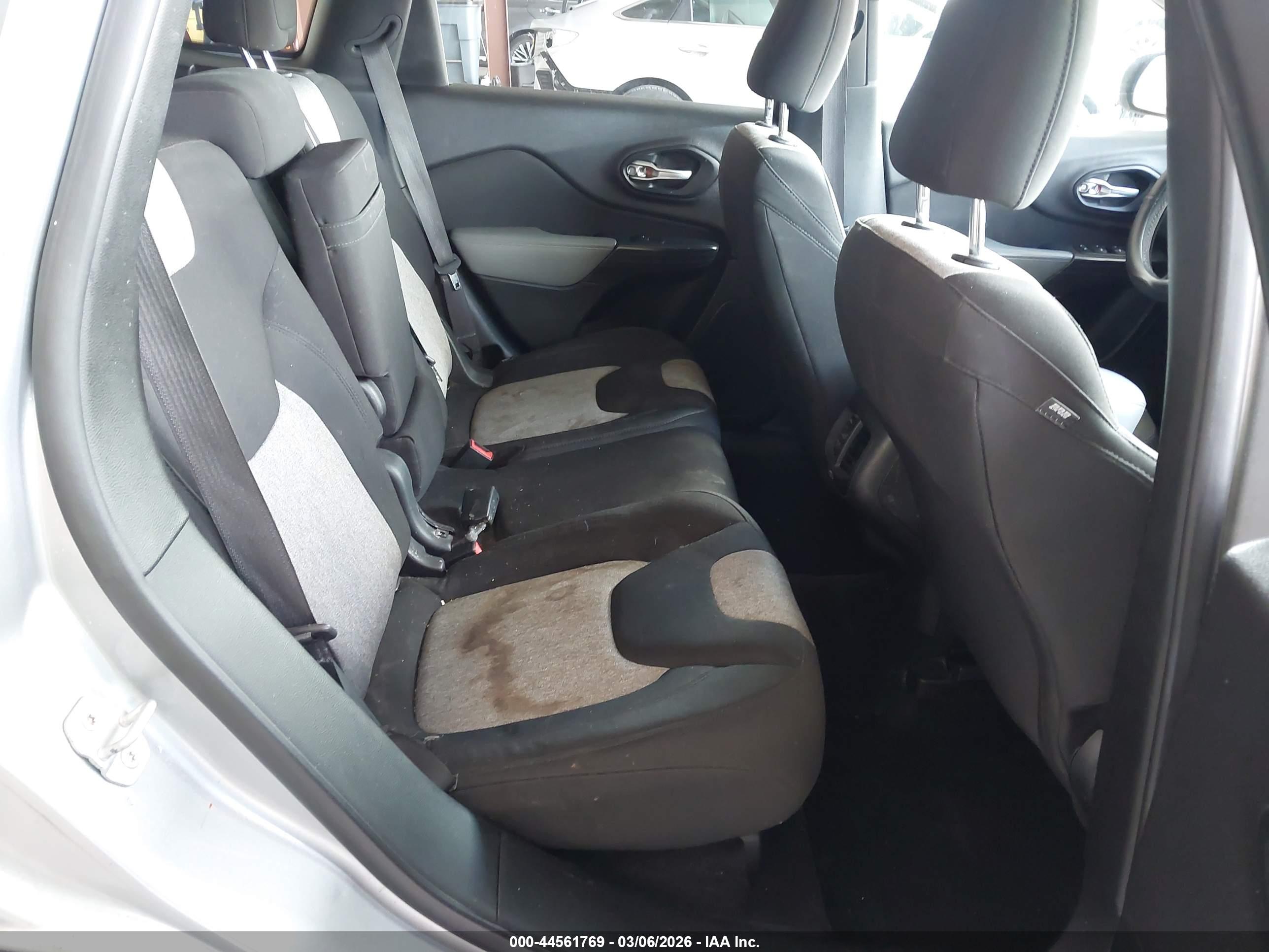 JEEP CHEROKEE image 8