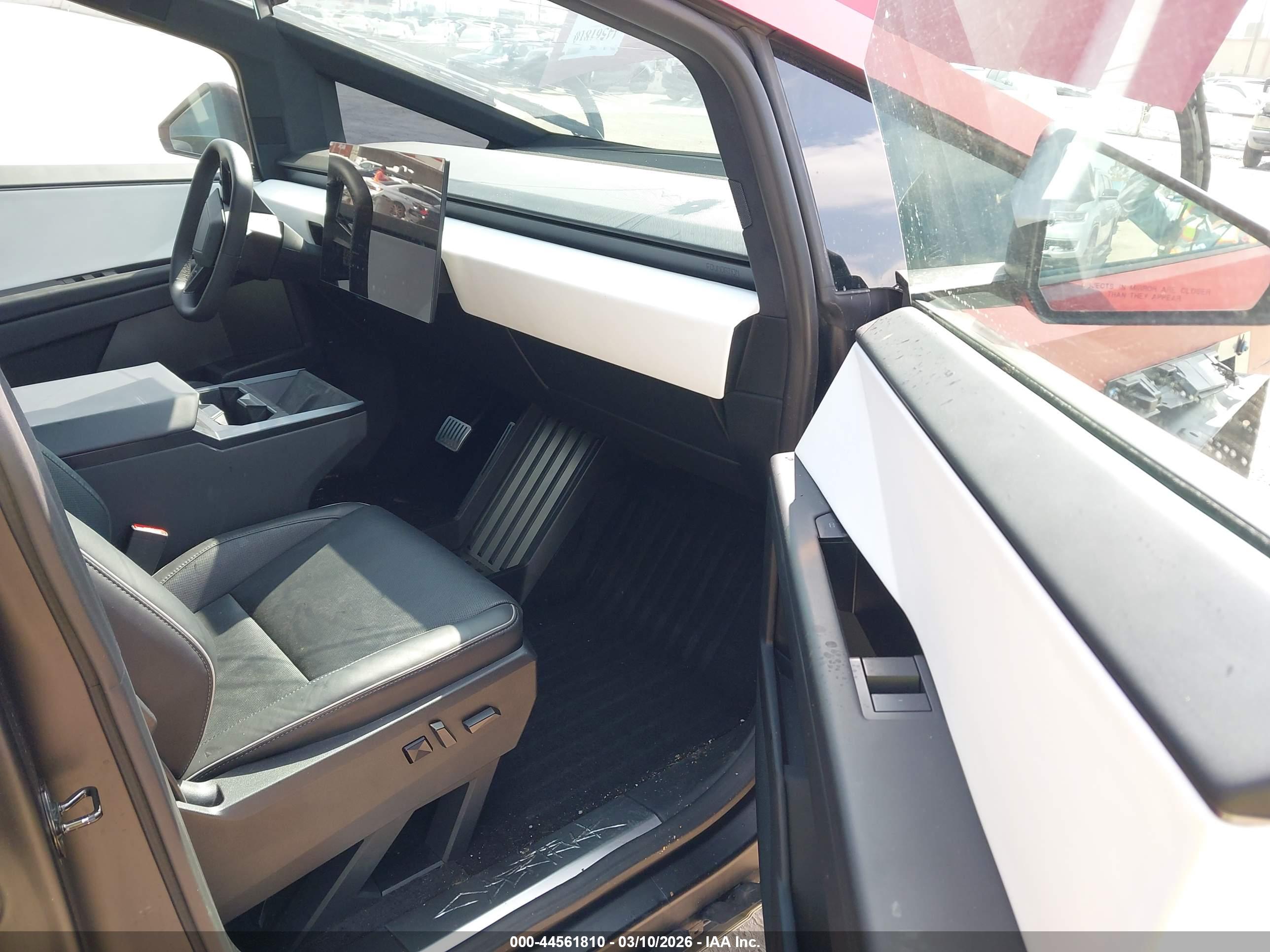TESLA CYBERTRUCK image 5