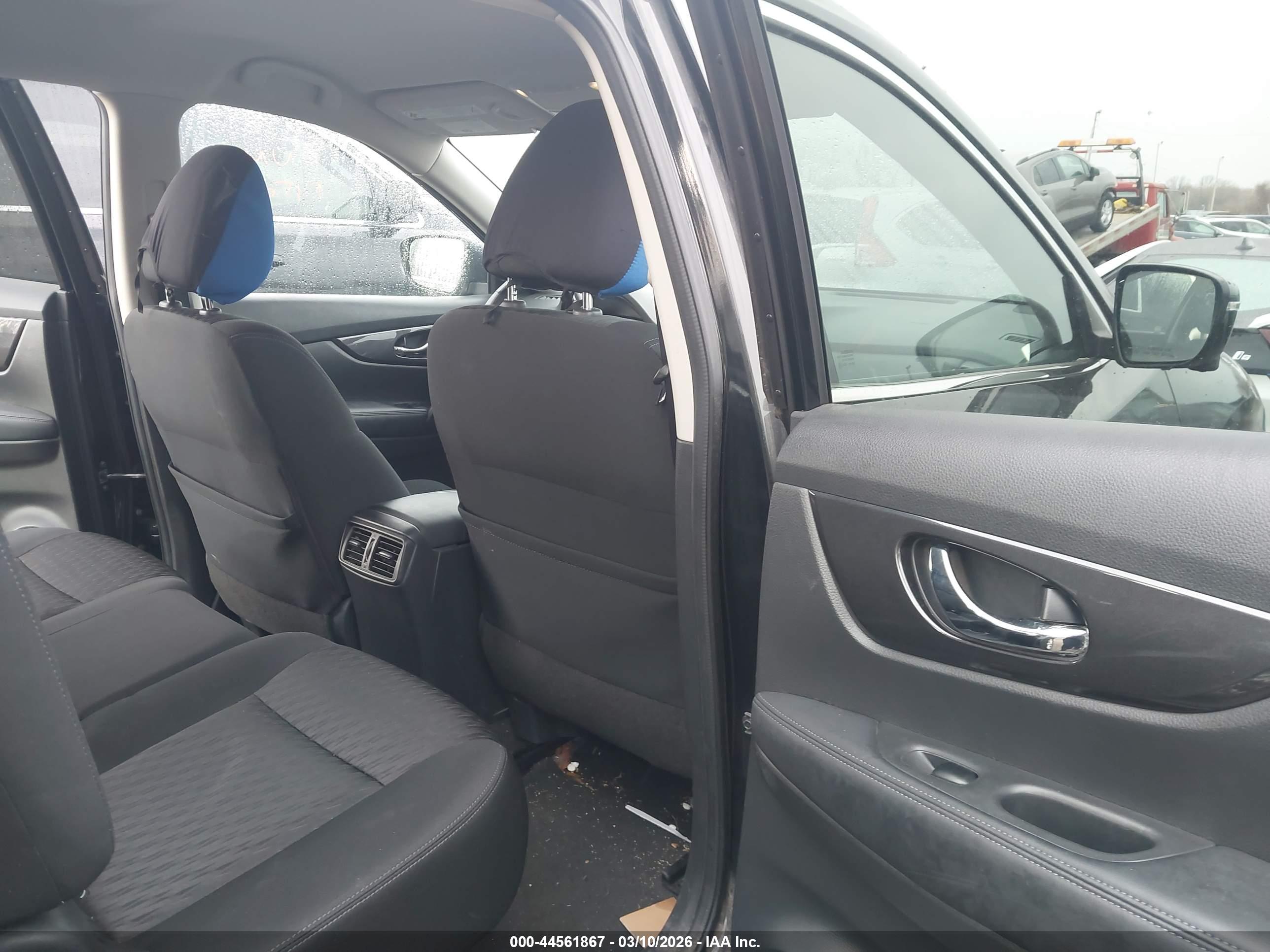 NISSAN ROGUE image 8