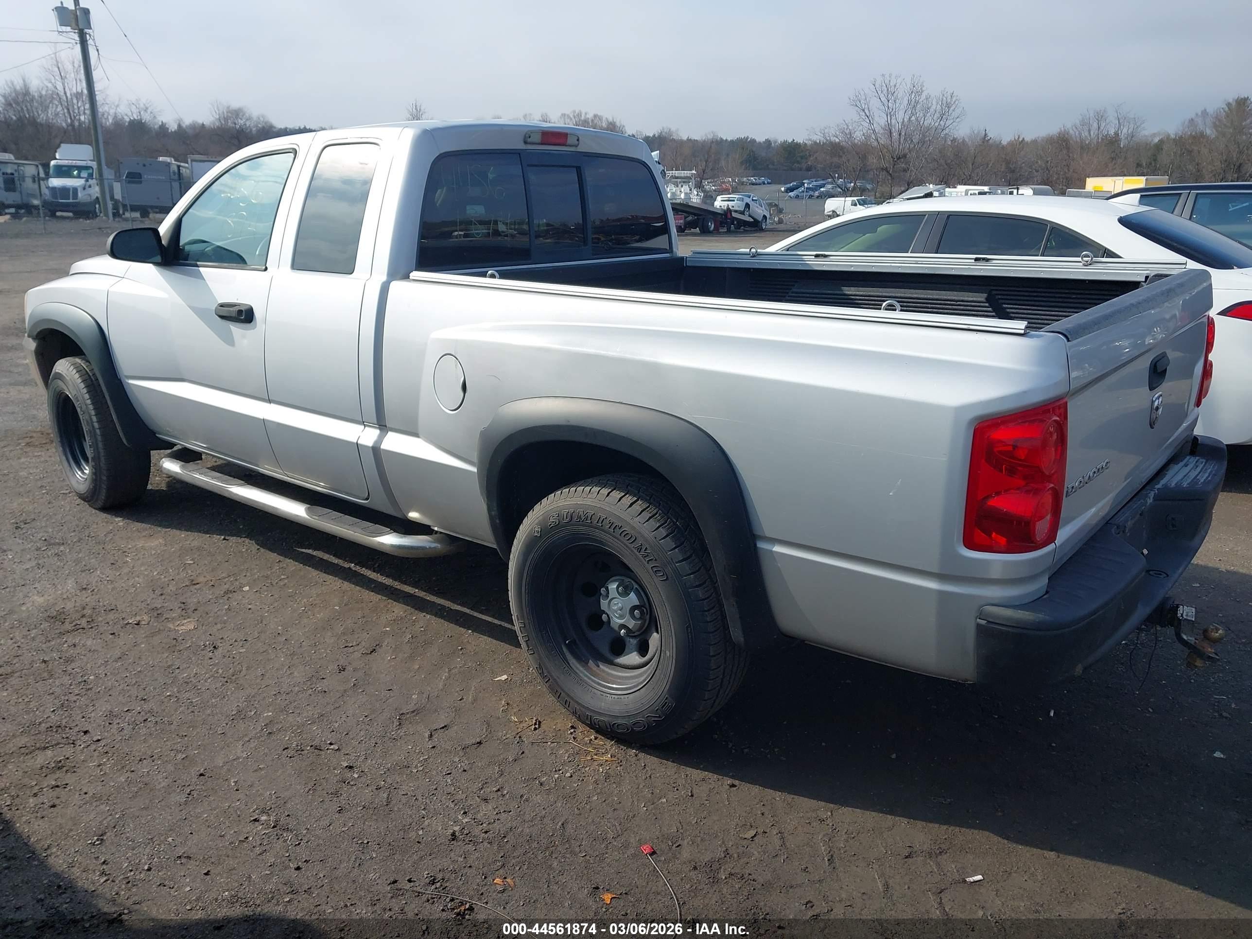 DODGE DAKOTA image 3