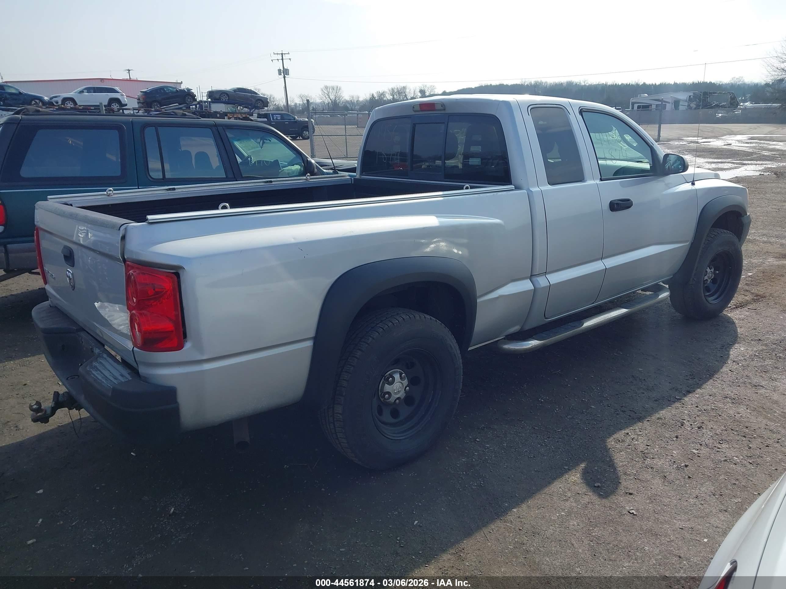DODGE DAKOTA image 4