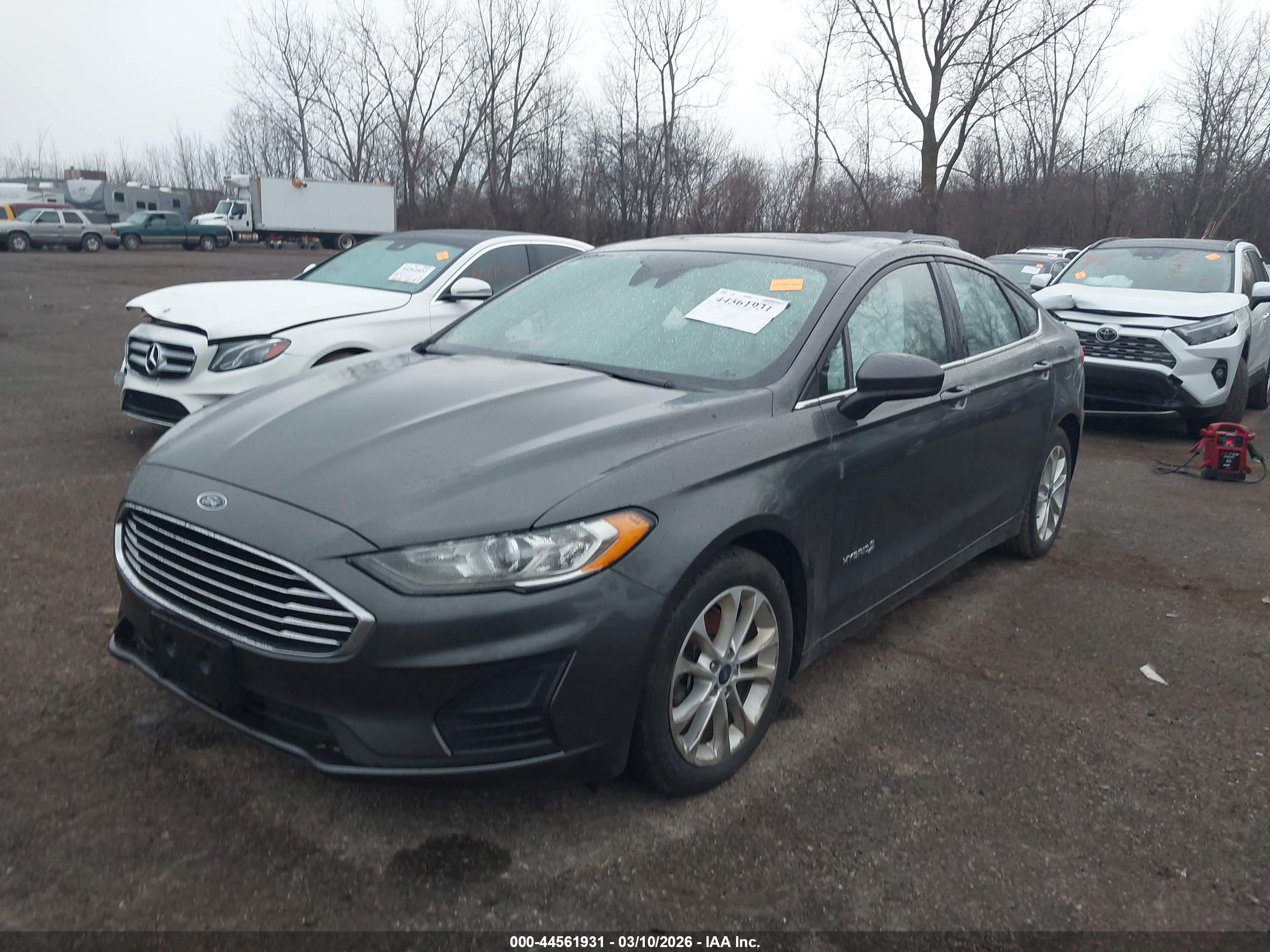 FORD FUSION image 2