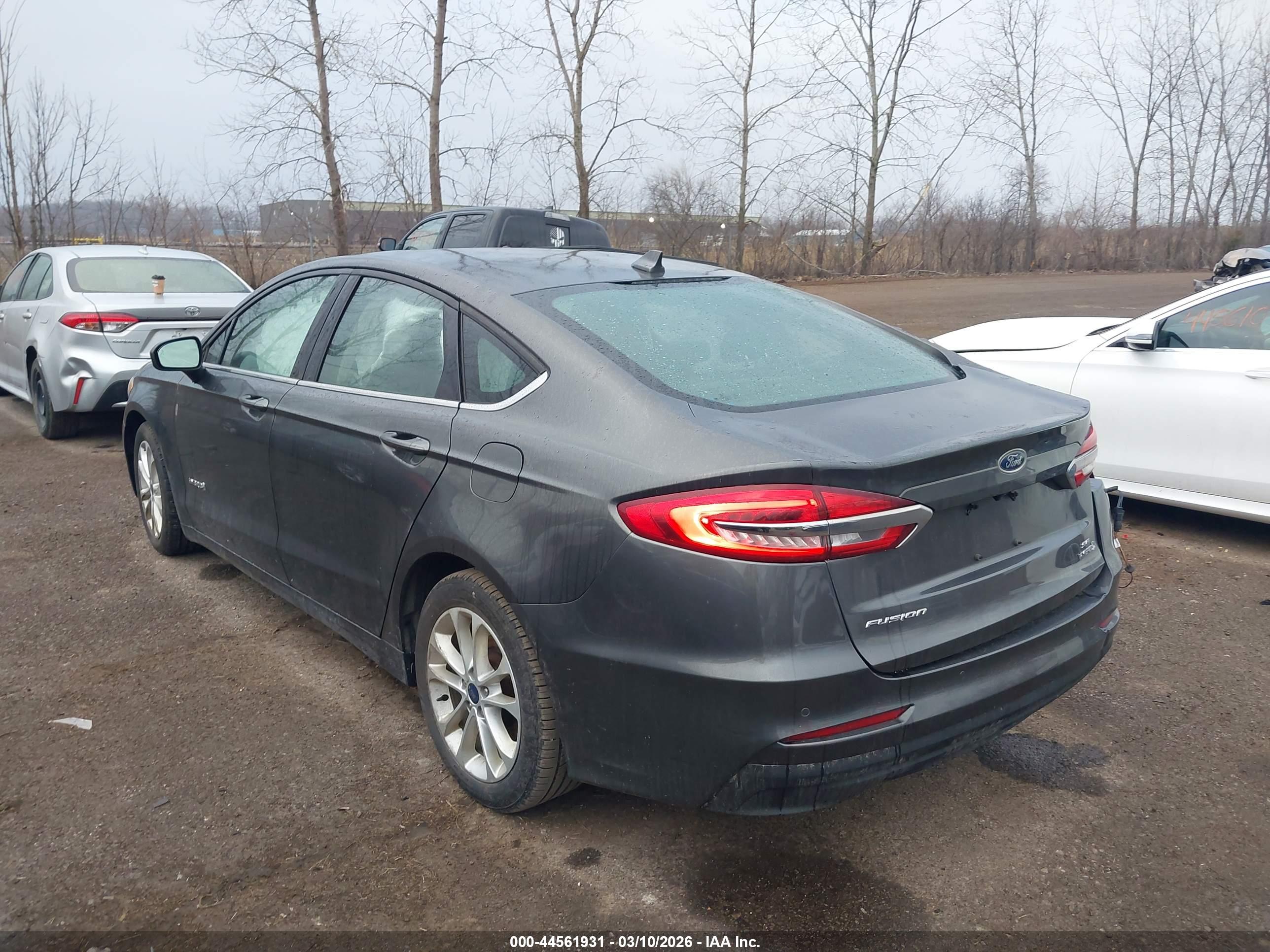 FORD FUSION image 3