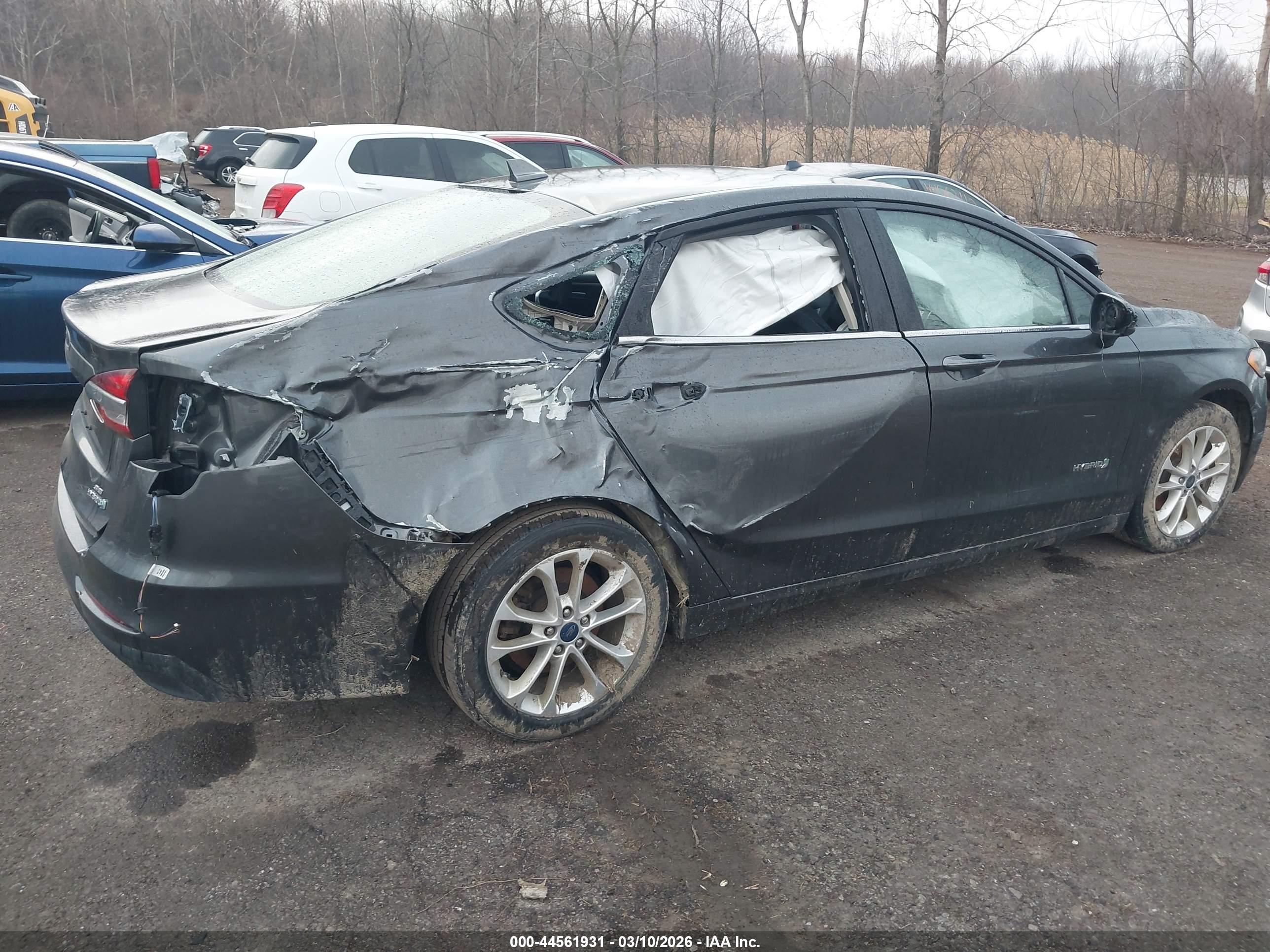 FORD FUSION image 6