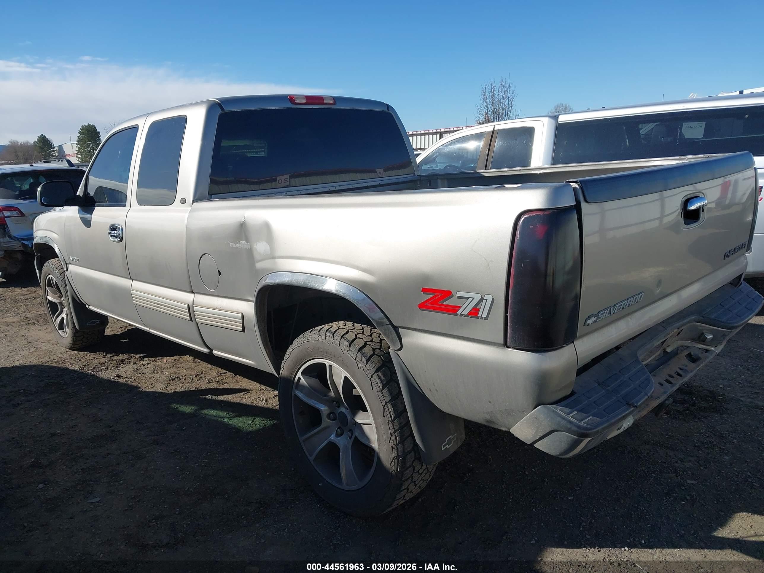 CHEVROLET SILVERADO image 3