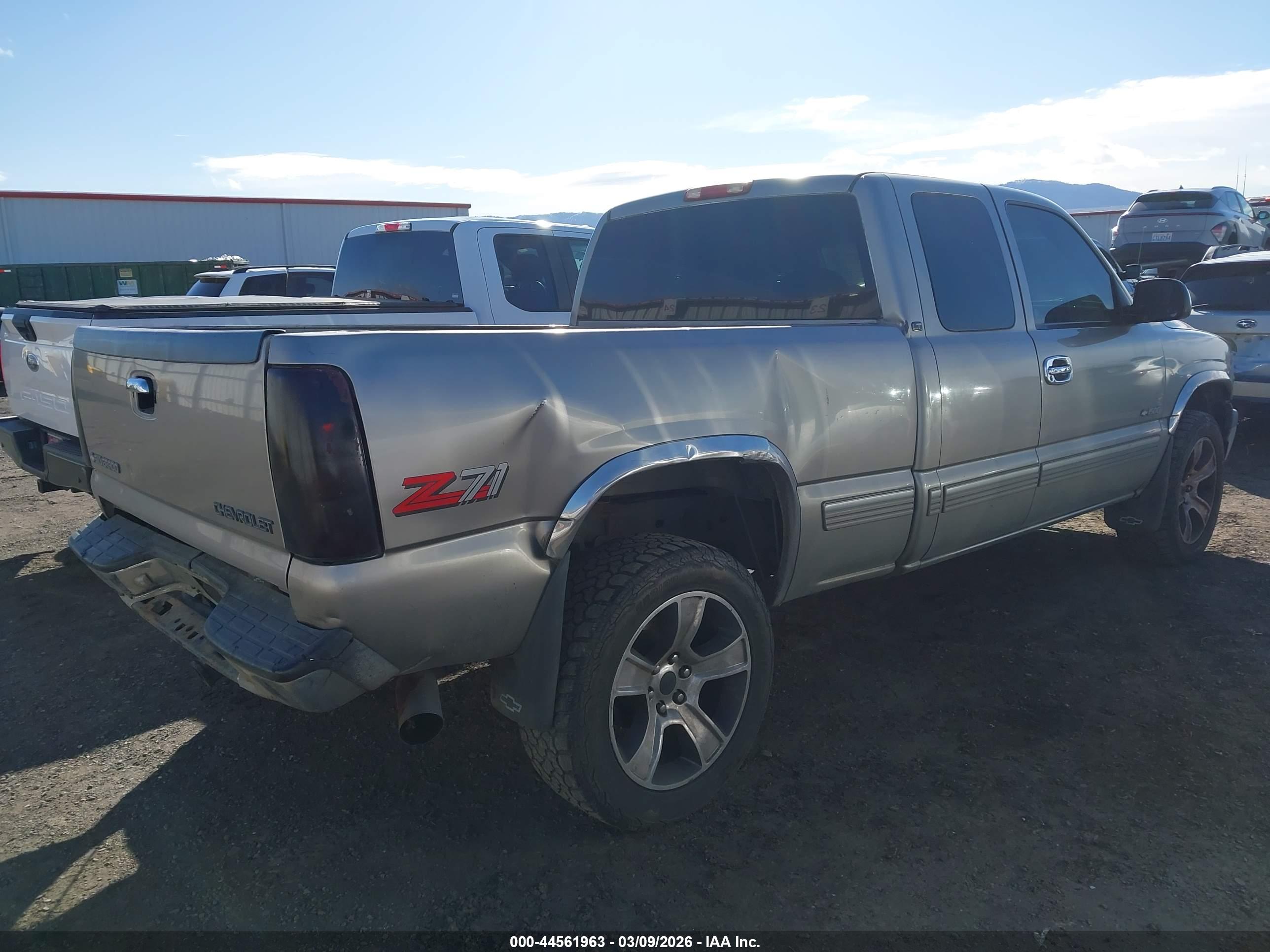 CHEVROLET SILVERADO image 4