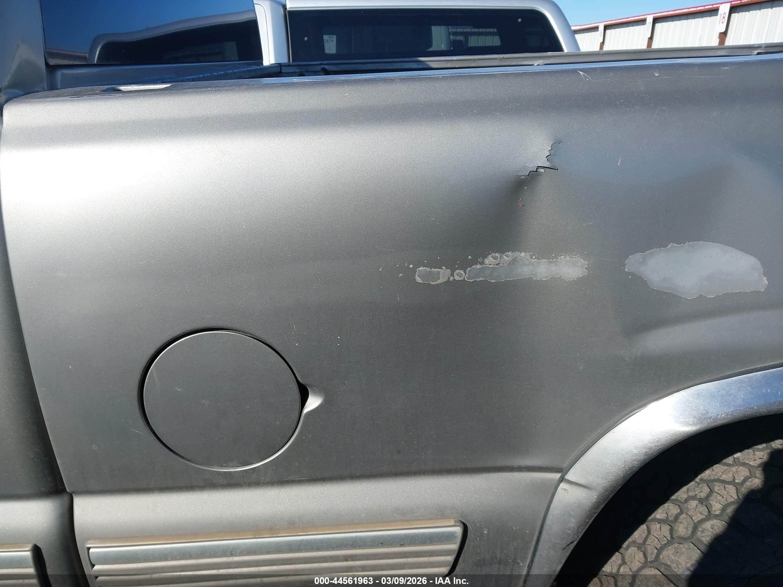 CHEVROLET SILVERADO image 6
