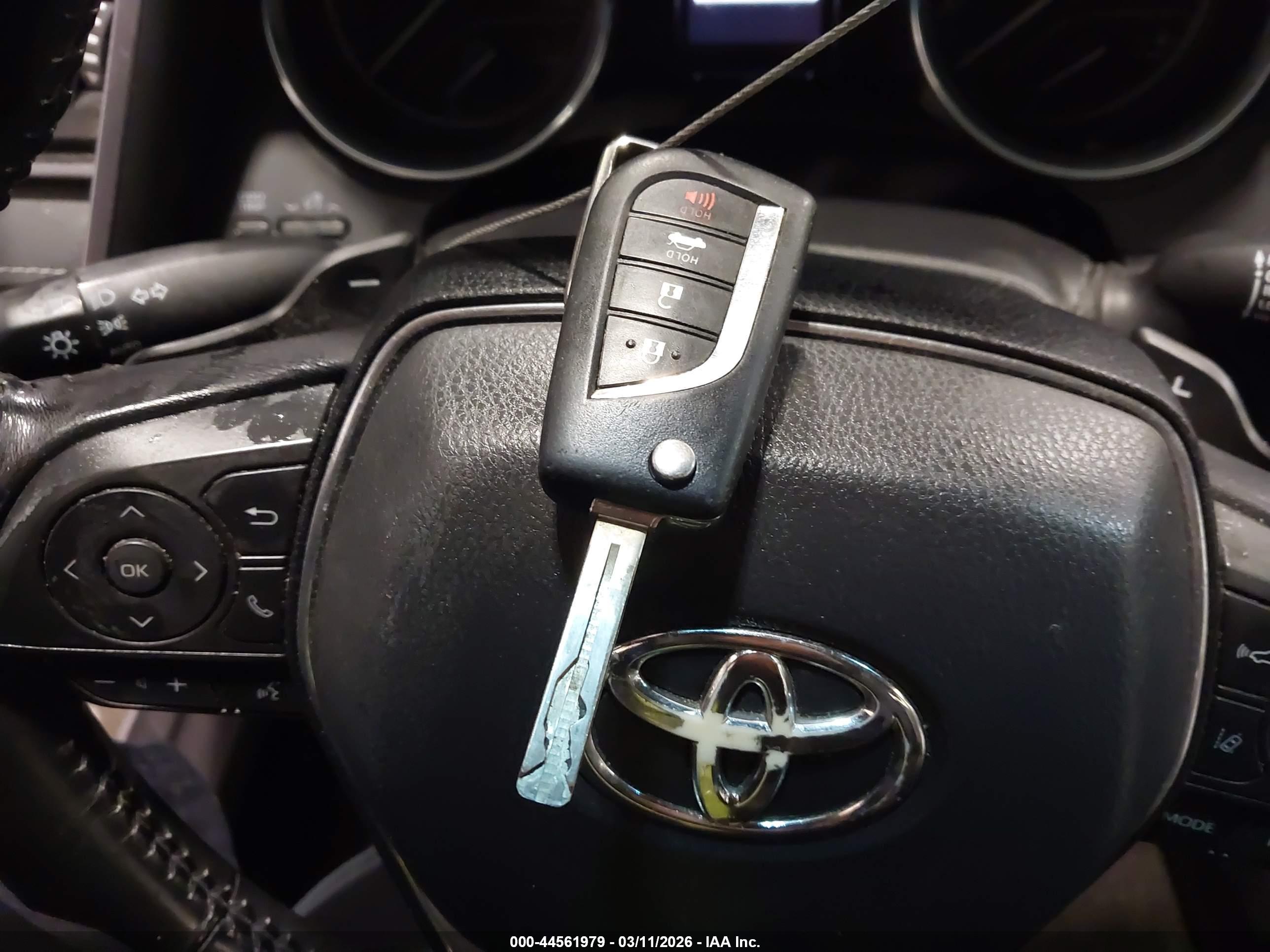 TOYOTA CAMRY image 11