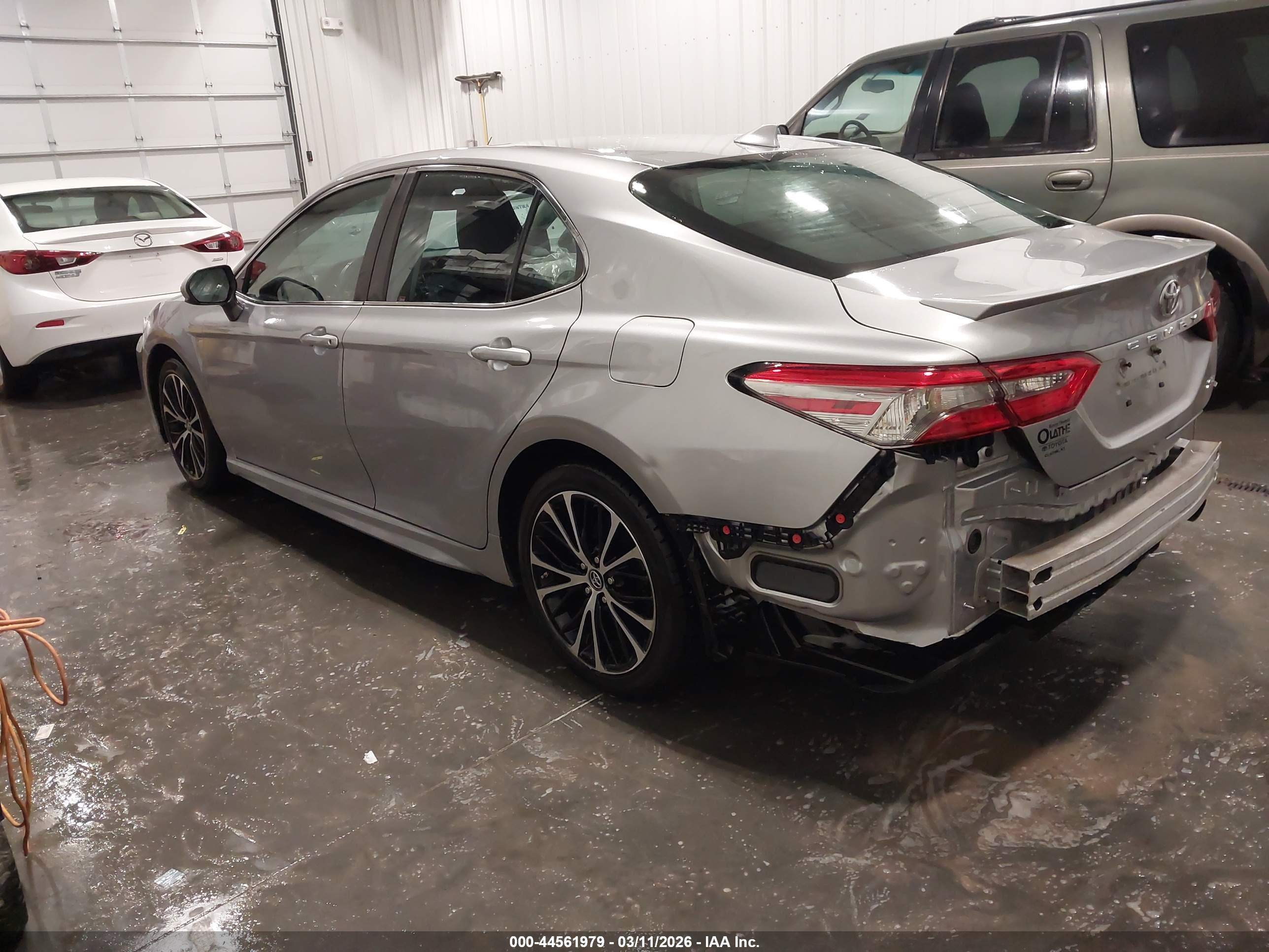 TOYOTA CAMRY image 3