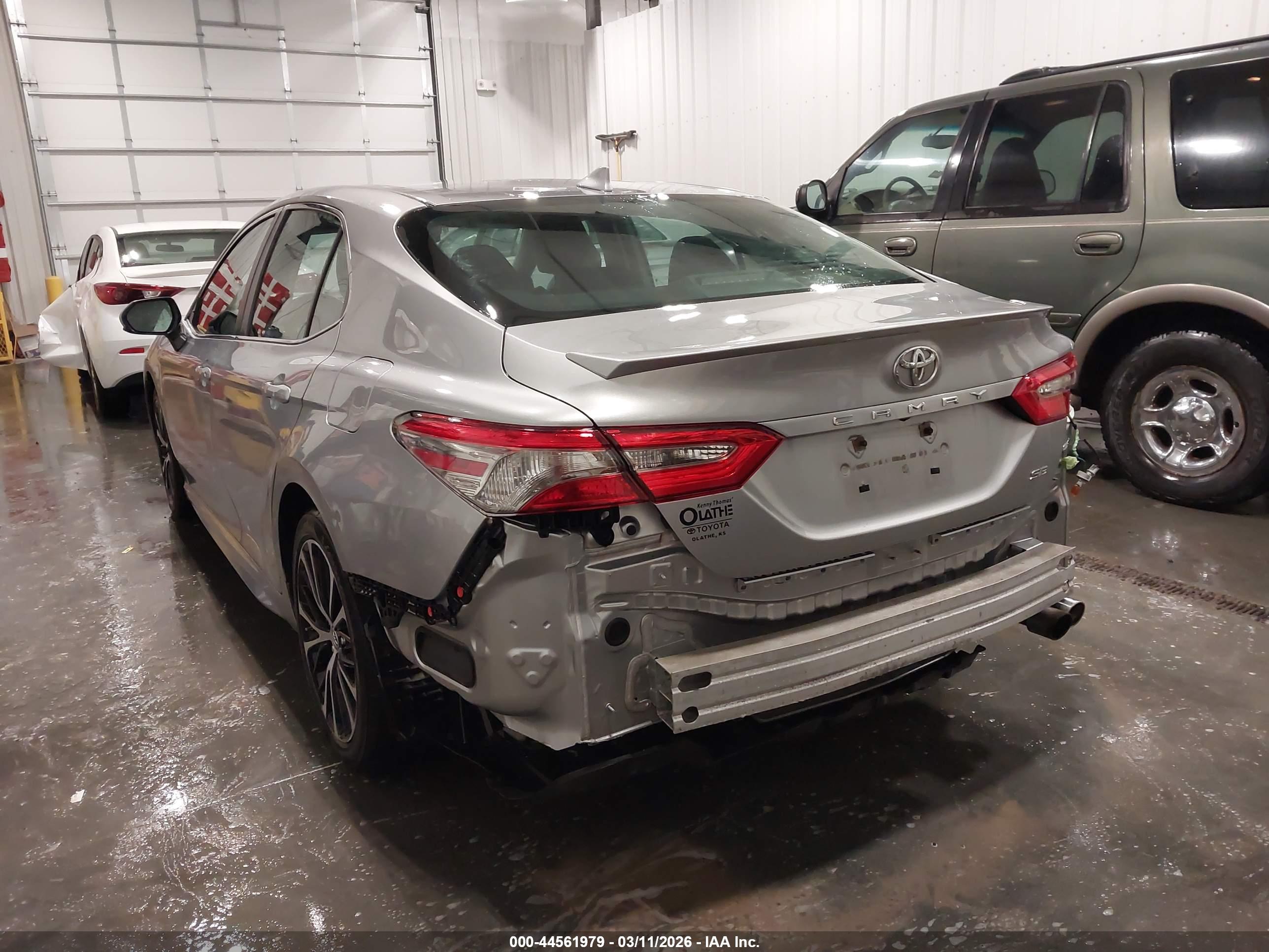 TOYOTA CAMRY image 6