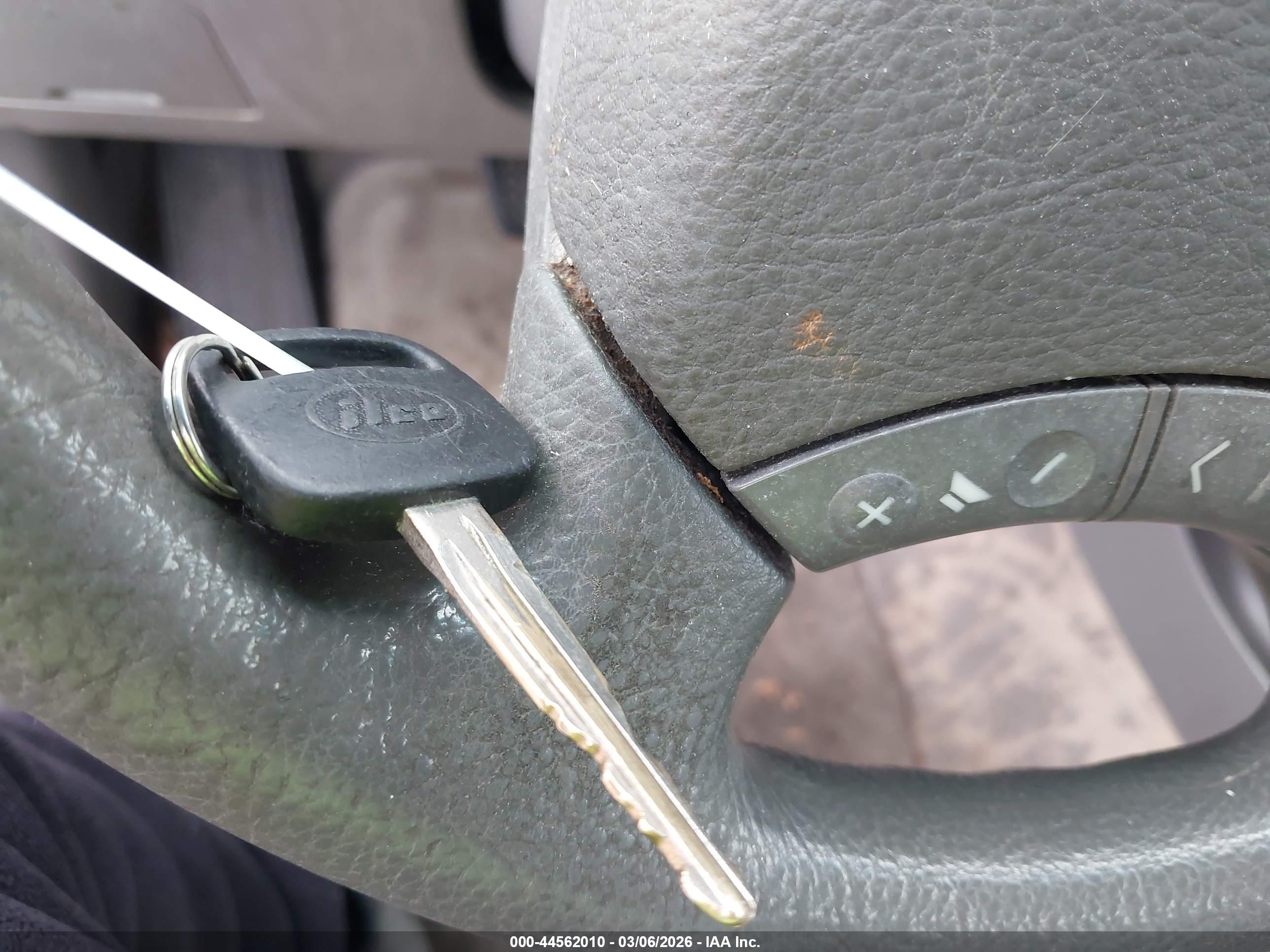 TOYOTA CAMRY image 11