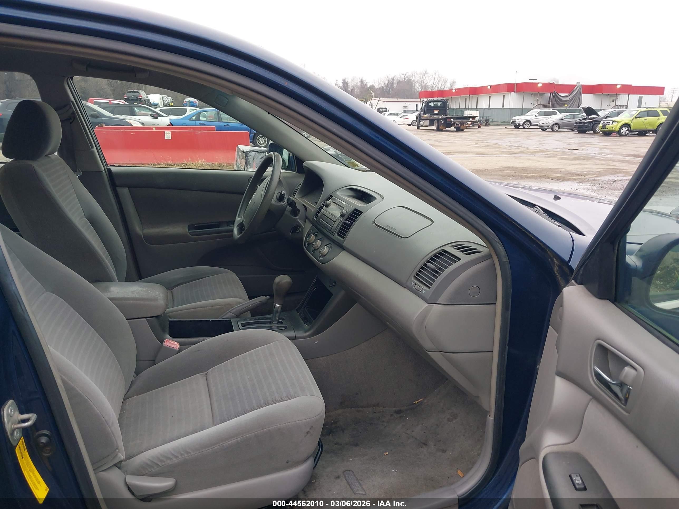 TOYOTA CAMRY image 5