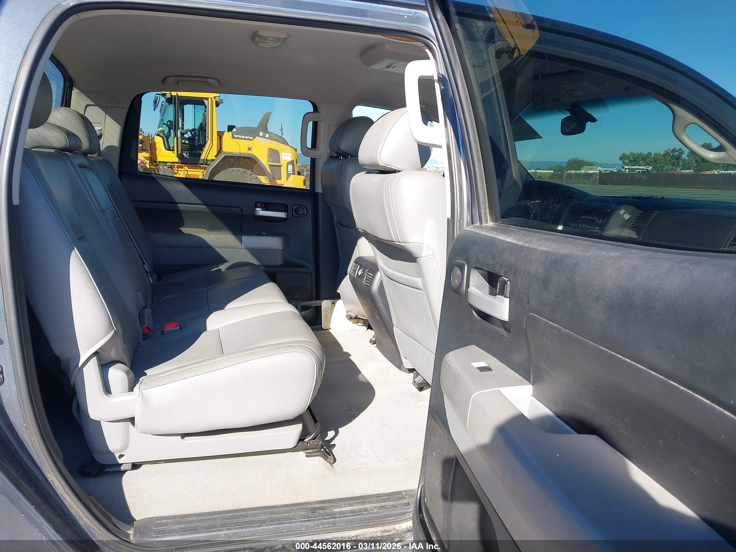 TOYOTA TUNDRA image 8