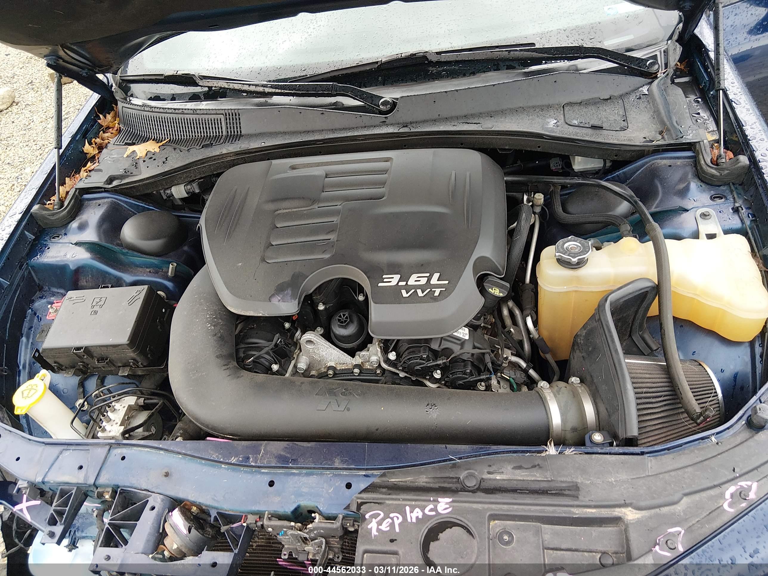CHRYSLER 300 image 10