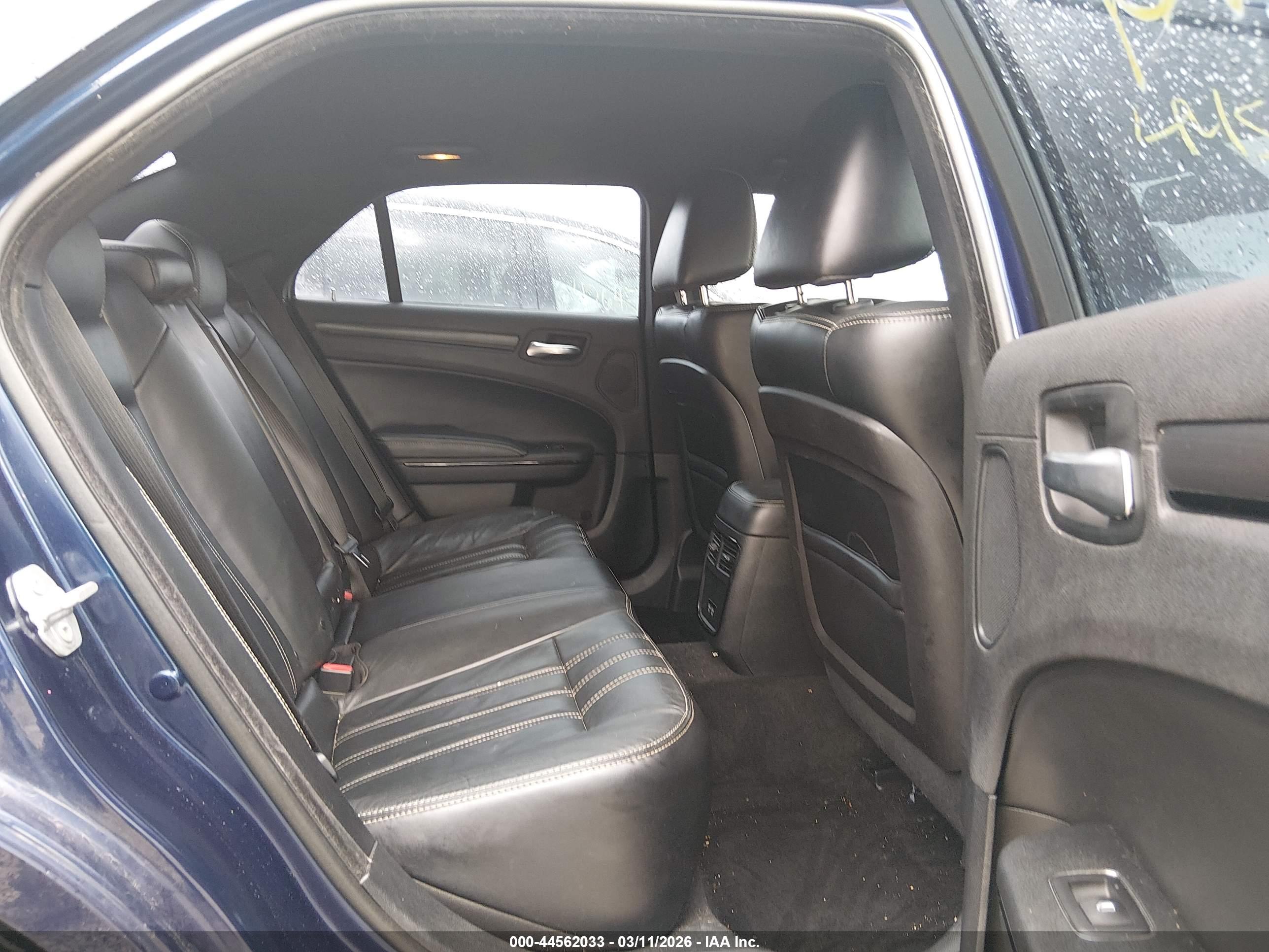 CHRYSLER 300 image 8