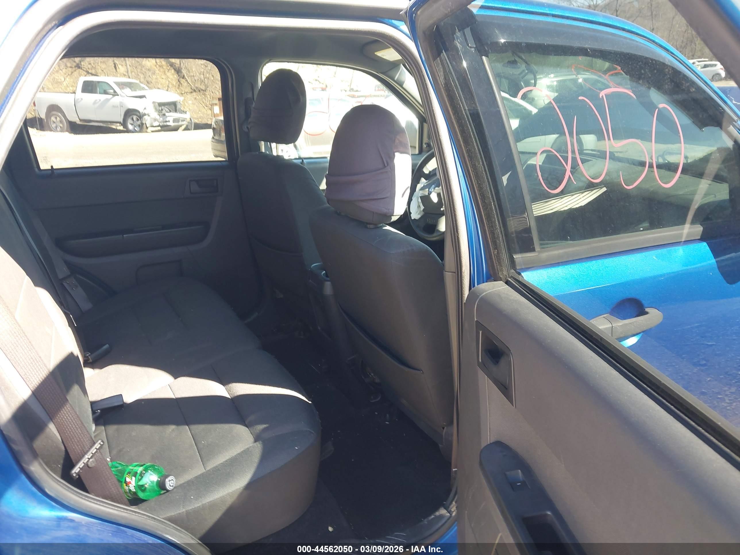 FORD ESCAPE image 8