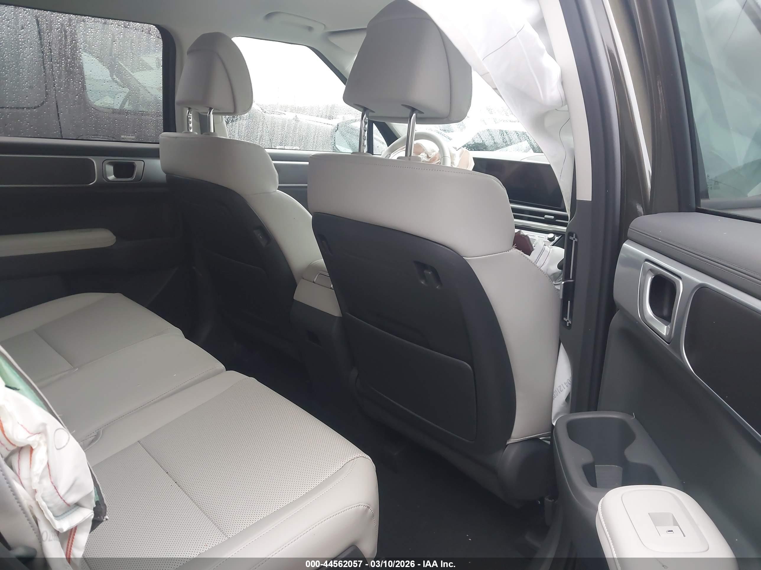 HYUNDAI SANTA image 8