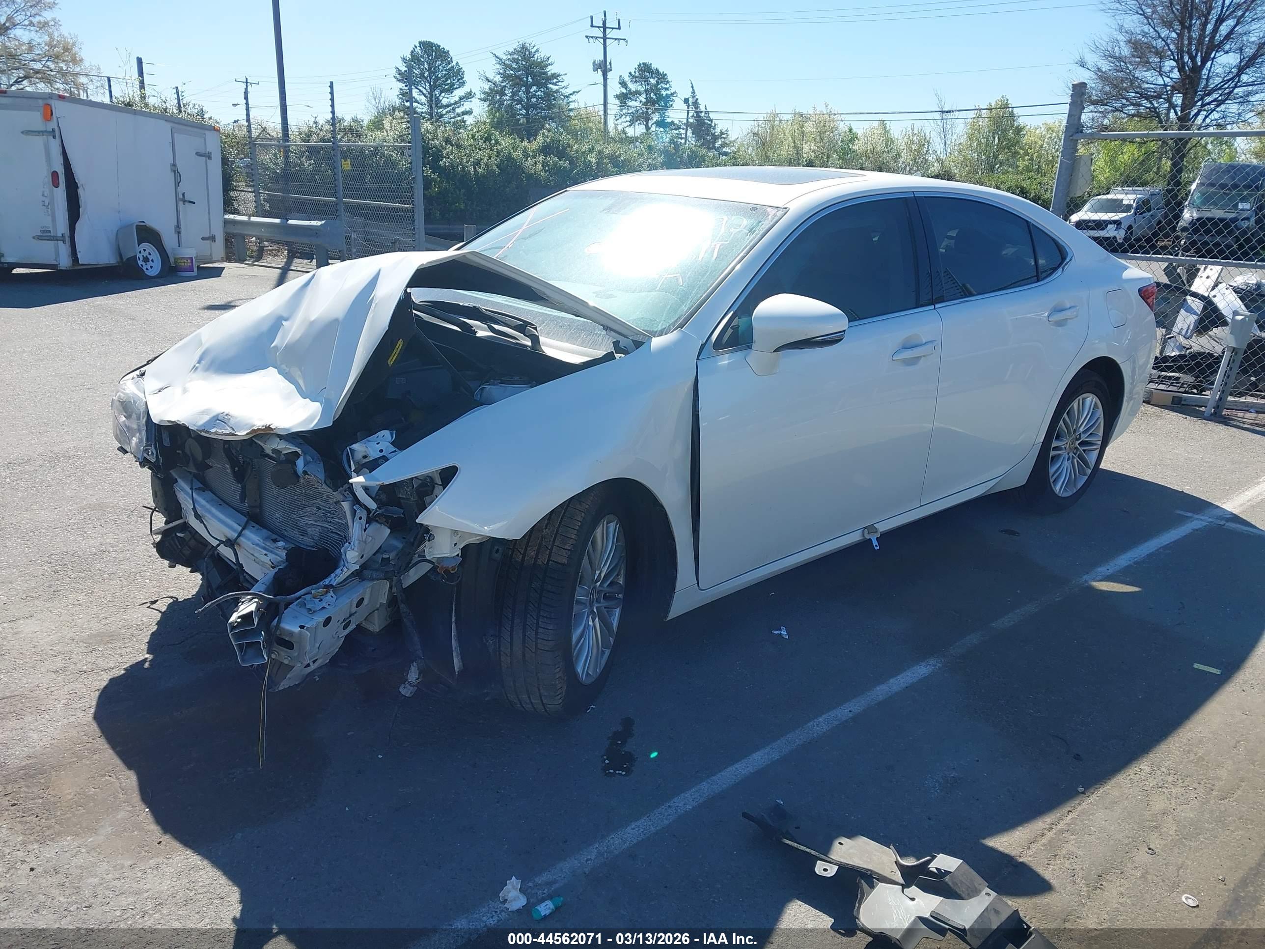 LEXUS ES image 2