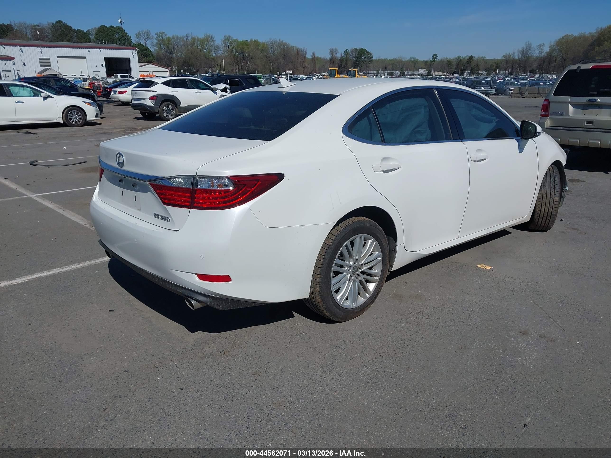LEXUS ES image 4