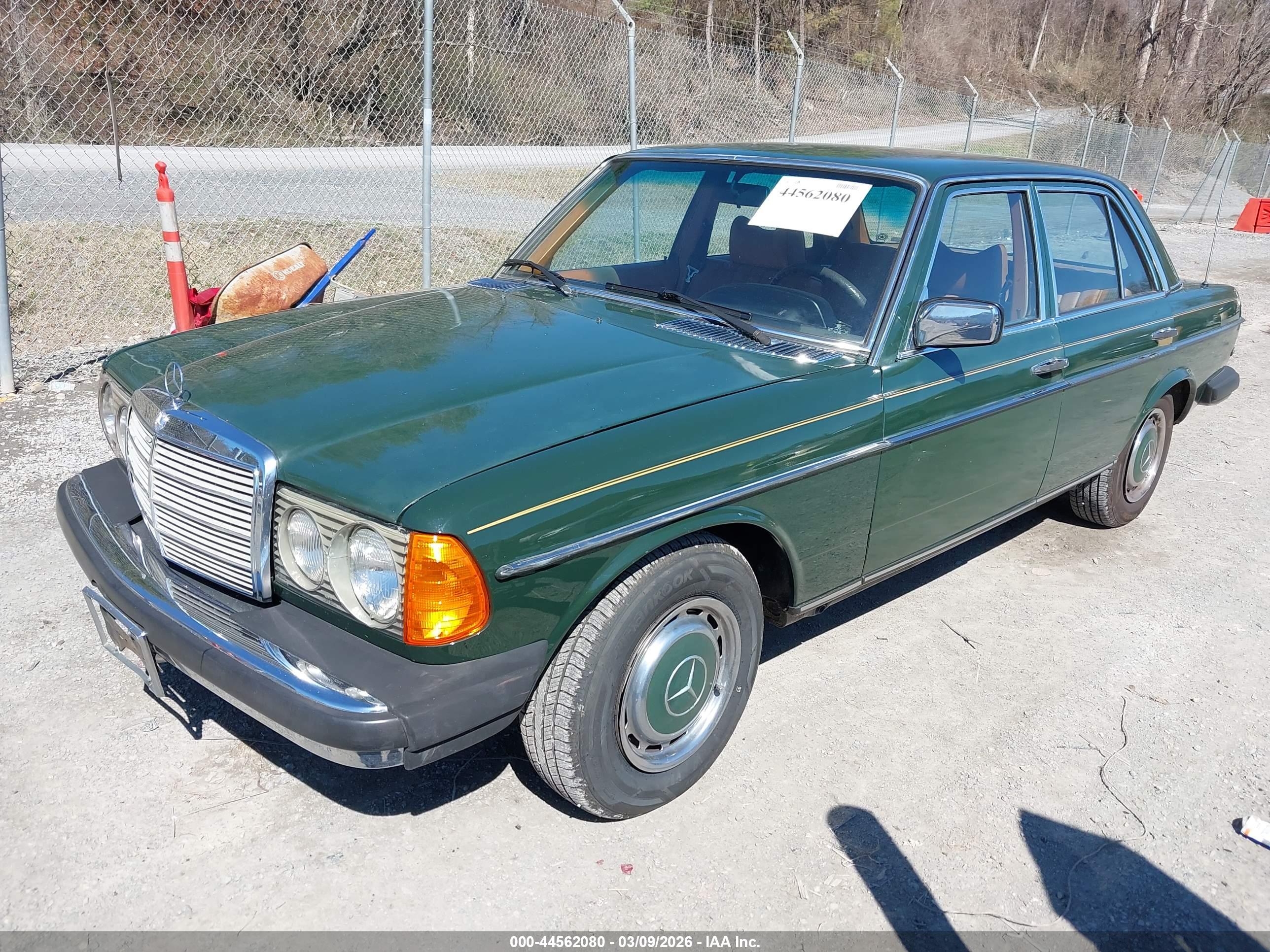 MERCEDES-BENZ 300D image 2