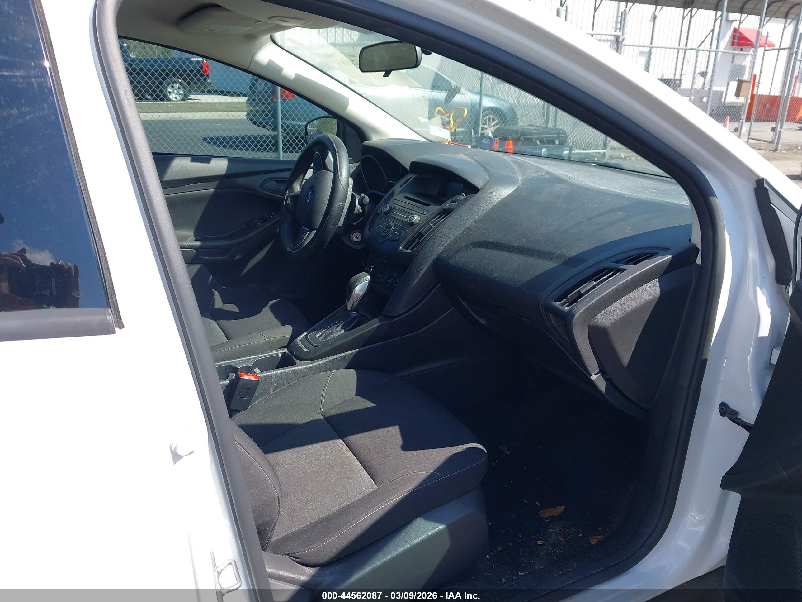 FORD FOCUS image 5