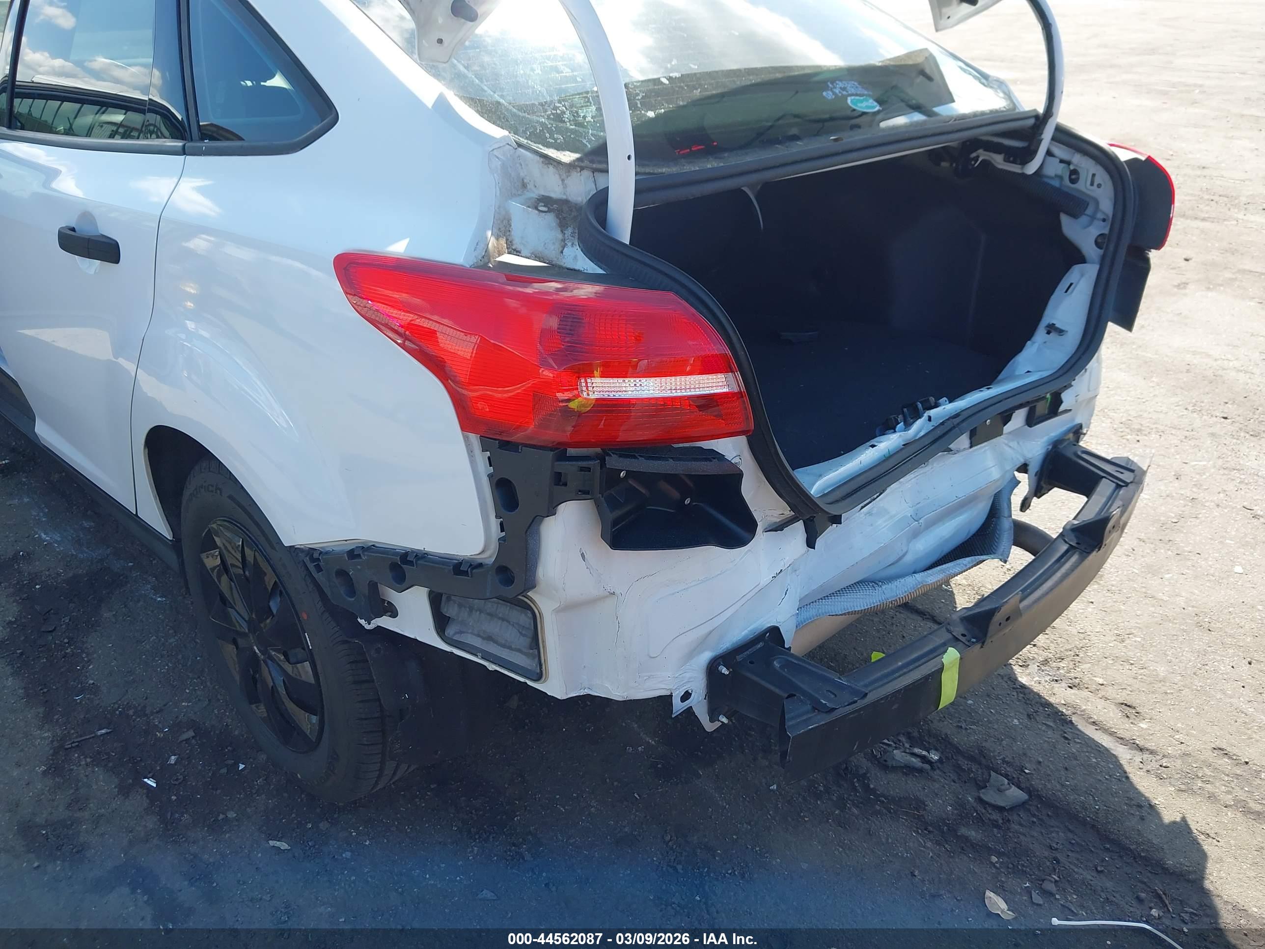 FORD FOCUS image 6