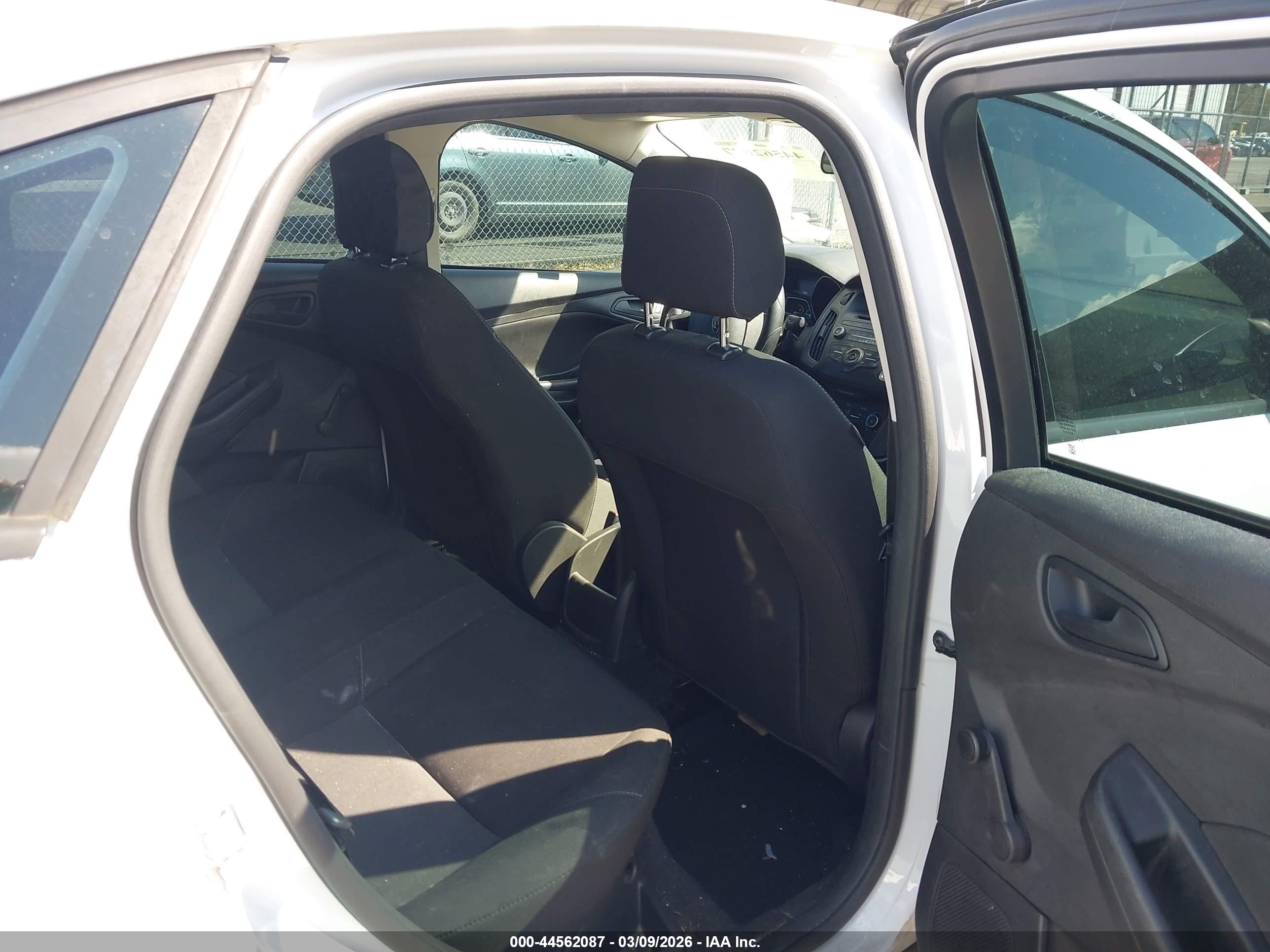 FORD FOCUS image 8