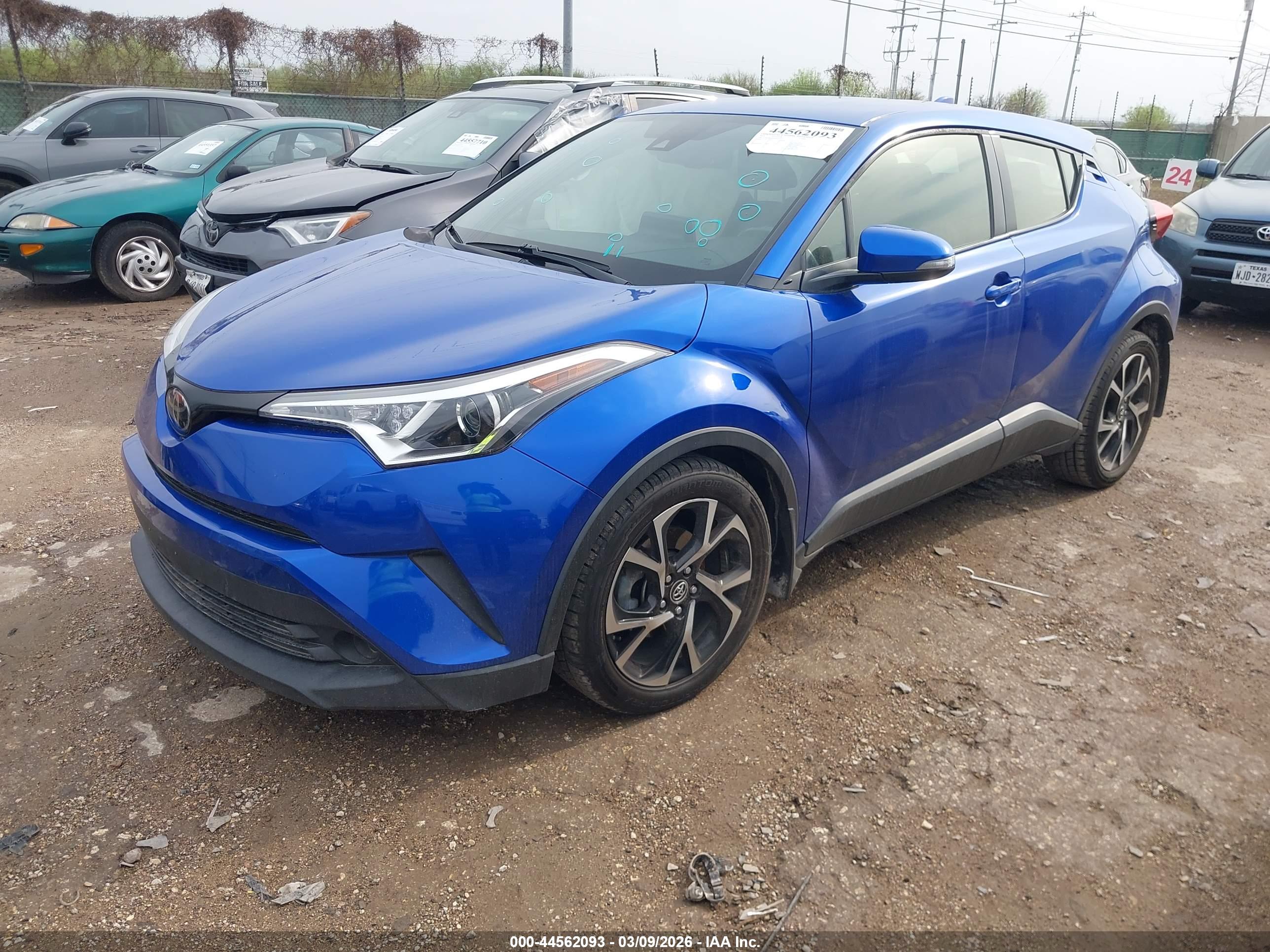 TOYOTA C-HR image 2