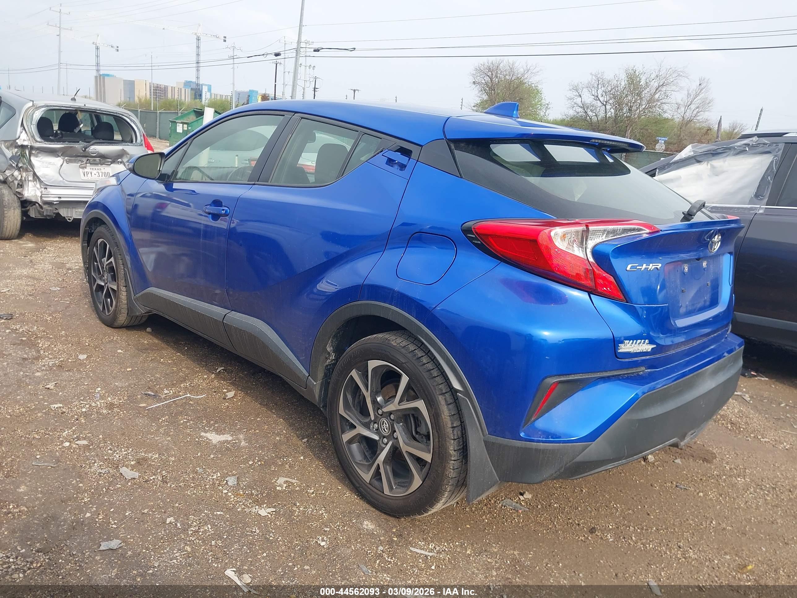 TOYOTA C-HR image 3